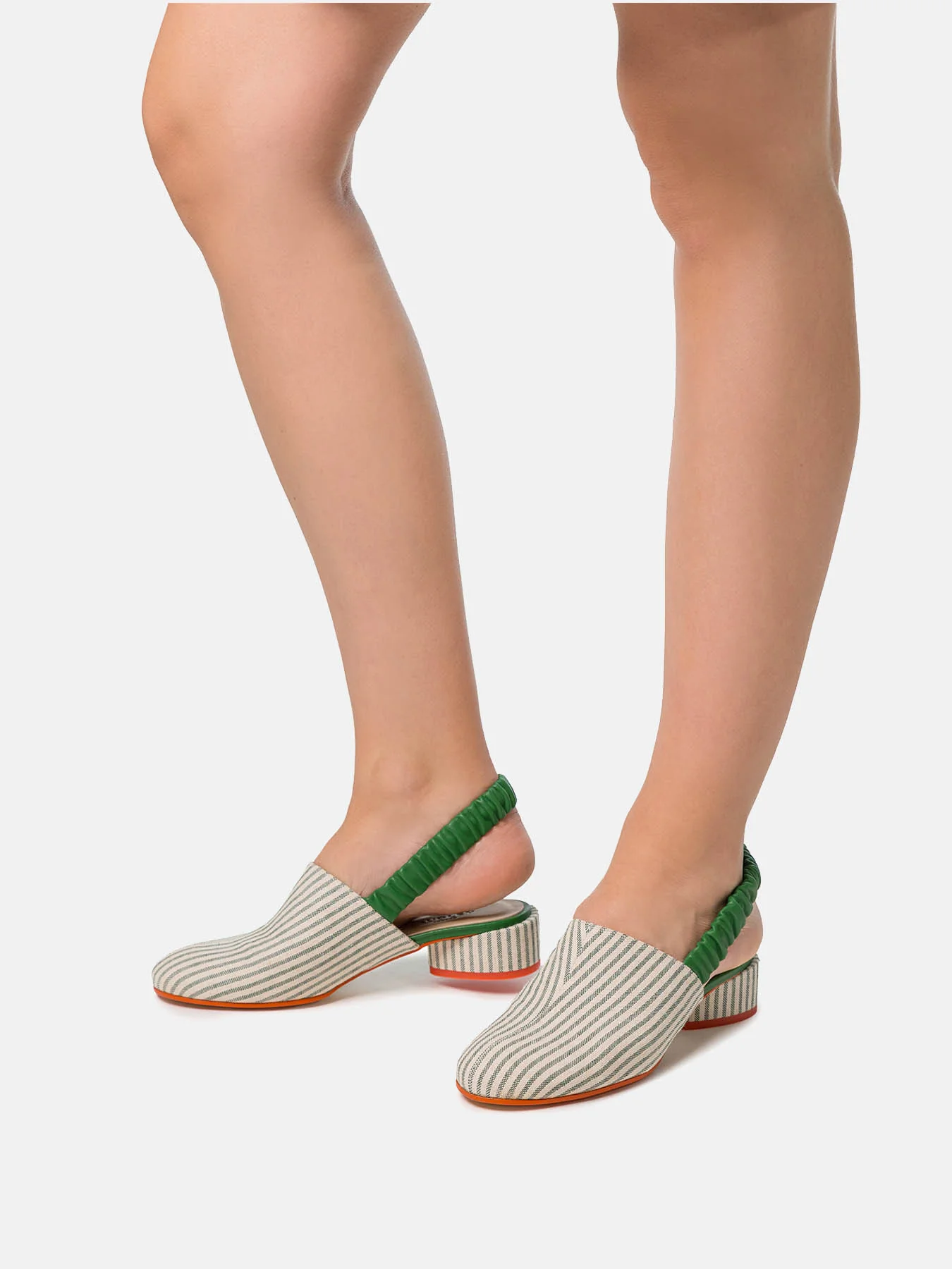 Zapato de mujer en piel con tacón bajo. Nakia - Image 4