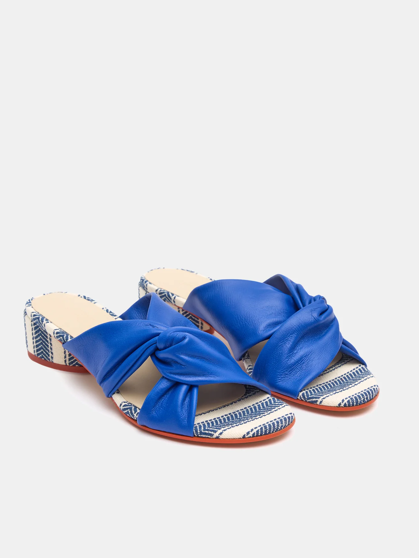 Sandalia de mujer en piel con tacón bajo. Navy - Image 2
