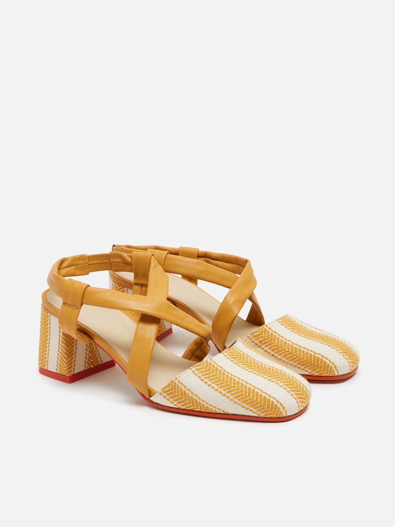 Zapato de mujer en piel con tacón medio. Nicasia - Image 2