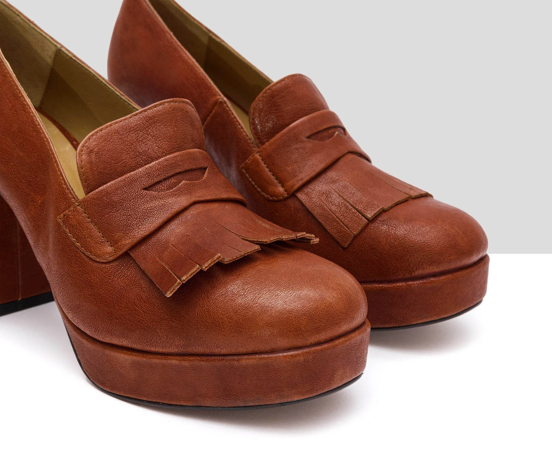 Zapato de mujer en piel con tacón alto. Isla - Image 3