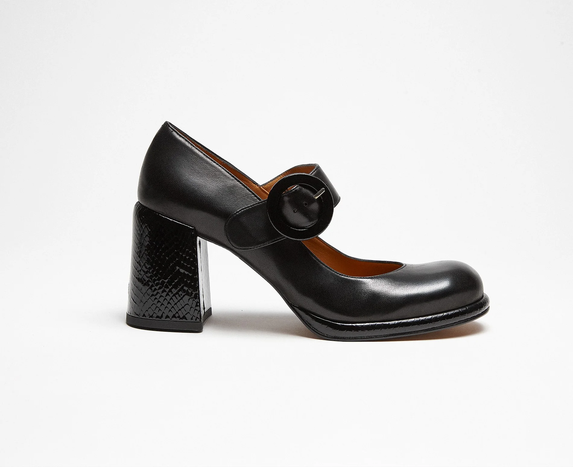 Zapato de mujer en piel con tacón alto. Klaudia
