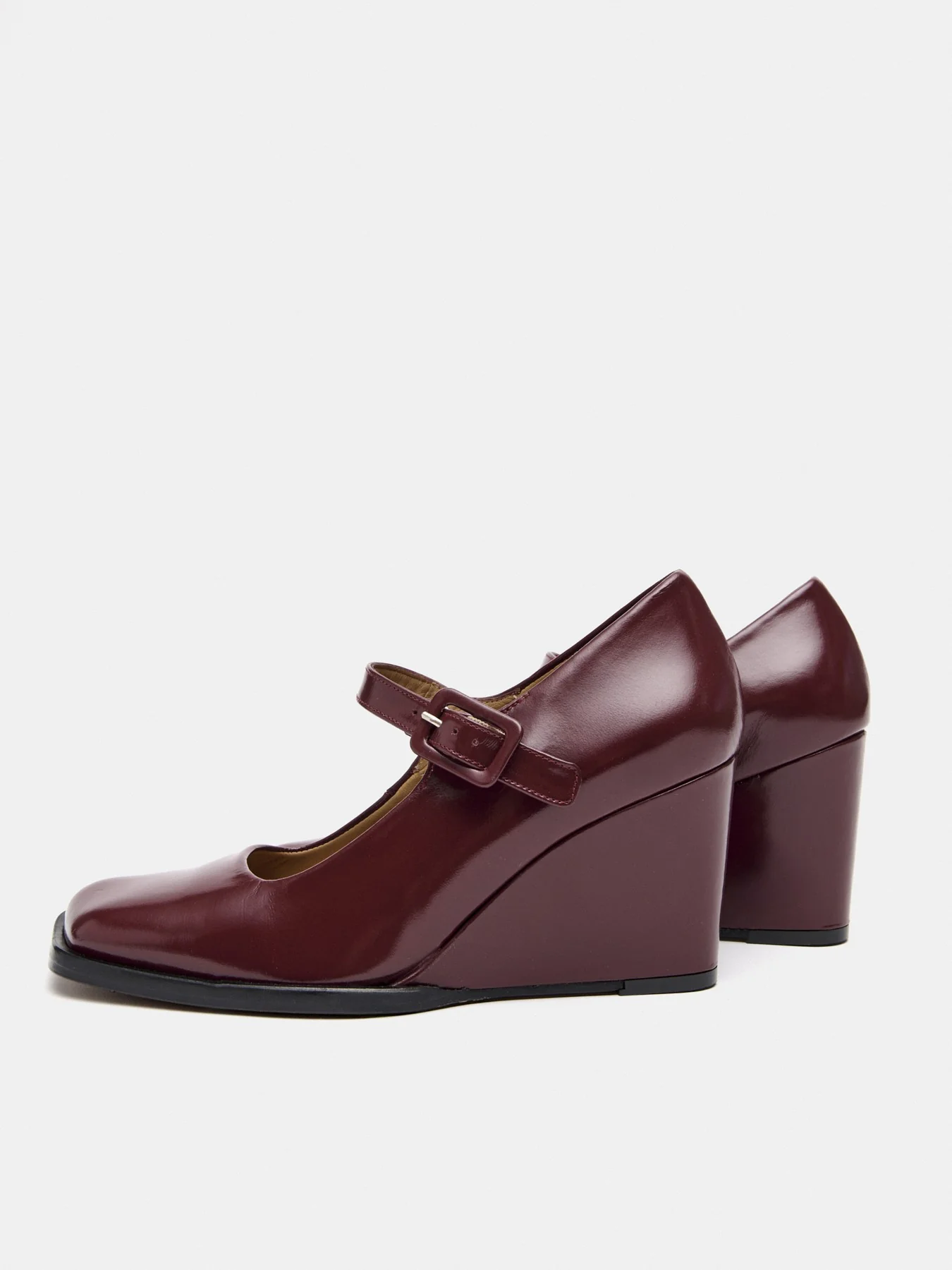 Zapato de mujer en piel con tacón alto. Melina