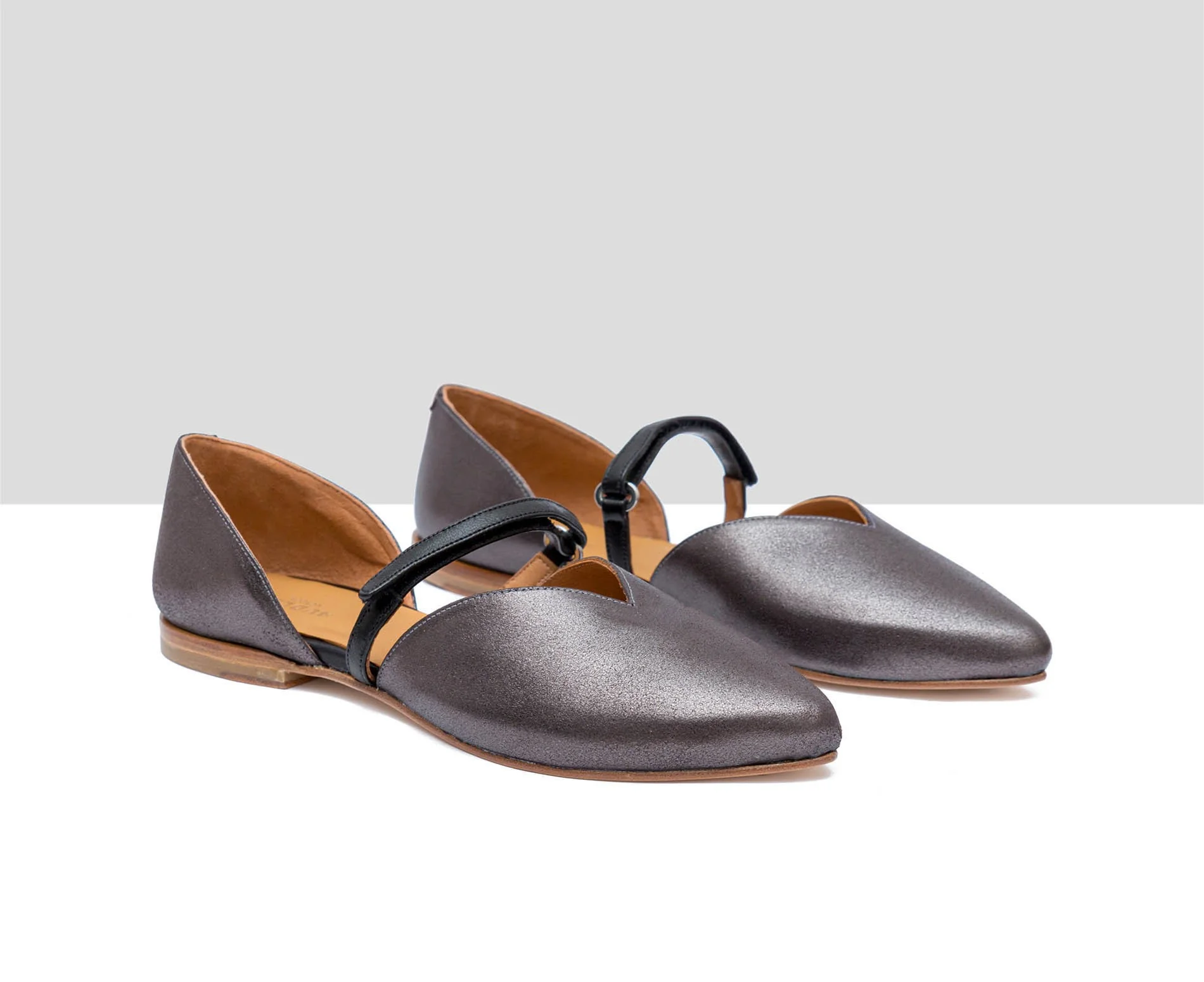 Zapato de mujer en piel con tacón bajo. Fiorella - Image 3