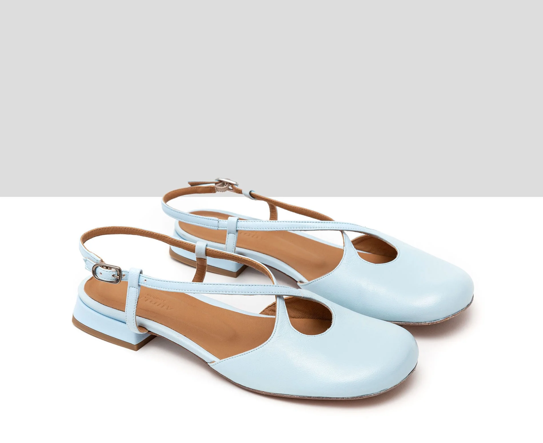 Zapato de mujer en piel con tacón bajo. Heaven - Image 3