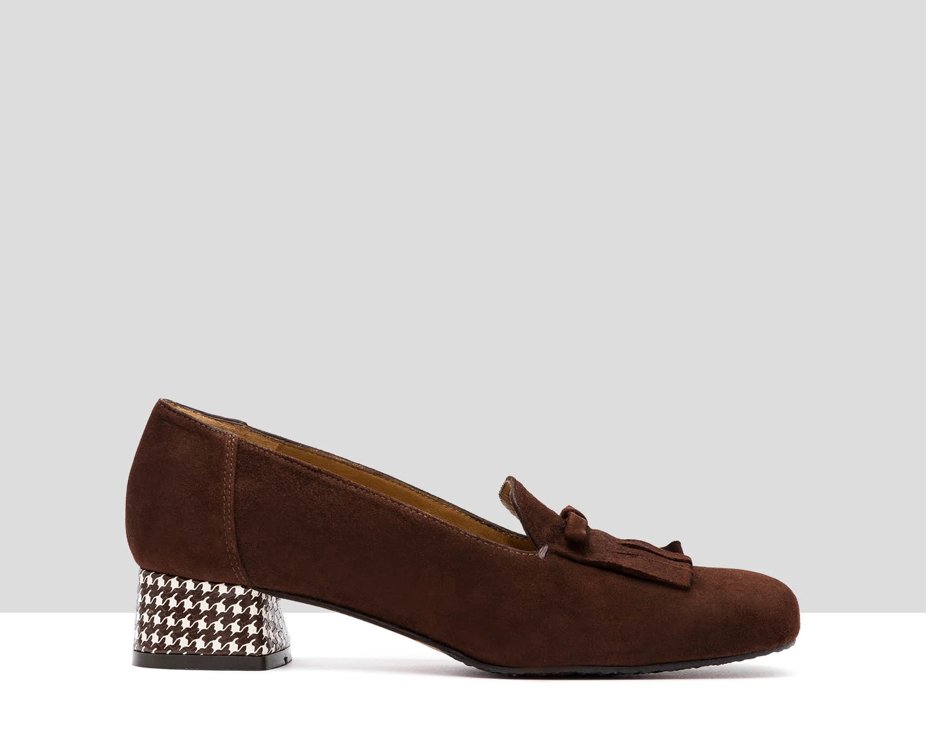 Zapato de mujer en piel con tacón bajo. Isis - Image 3
