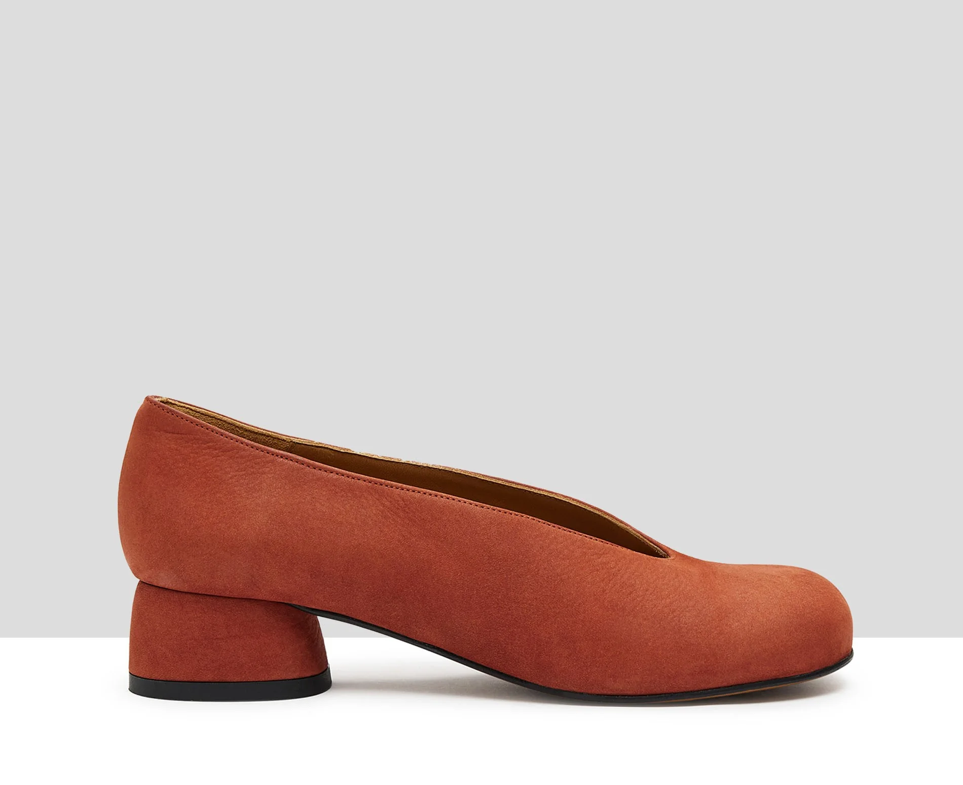 Zapato de mujer en piel con tacón bajo. Kamelia - Image 2