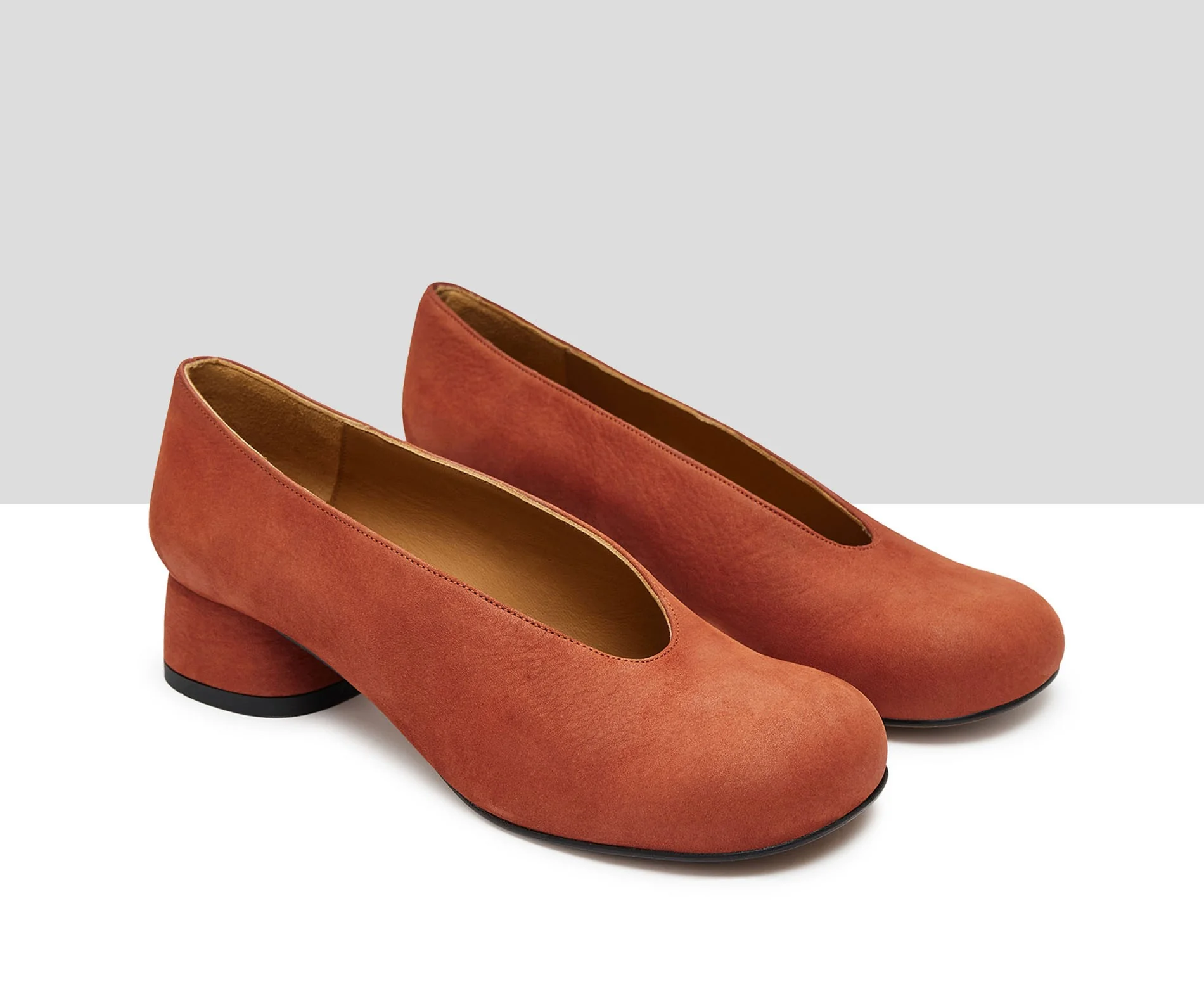 Zapato de mujer en piel con tacón bajo. Kamelia - Image 3