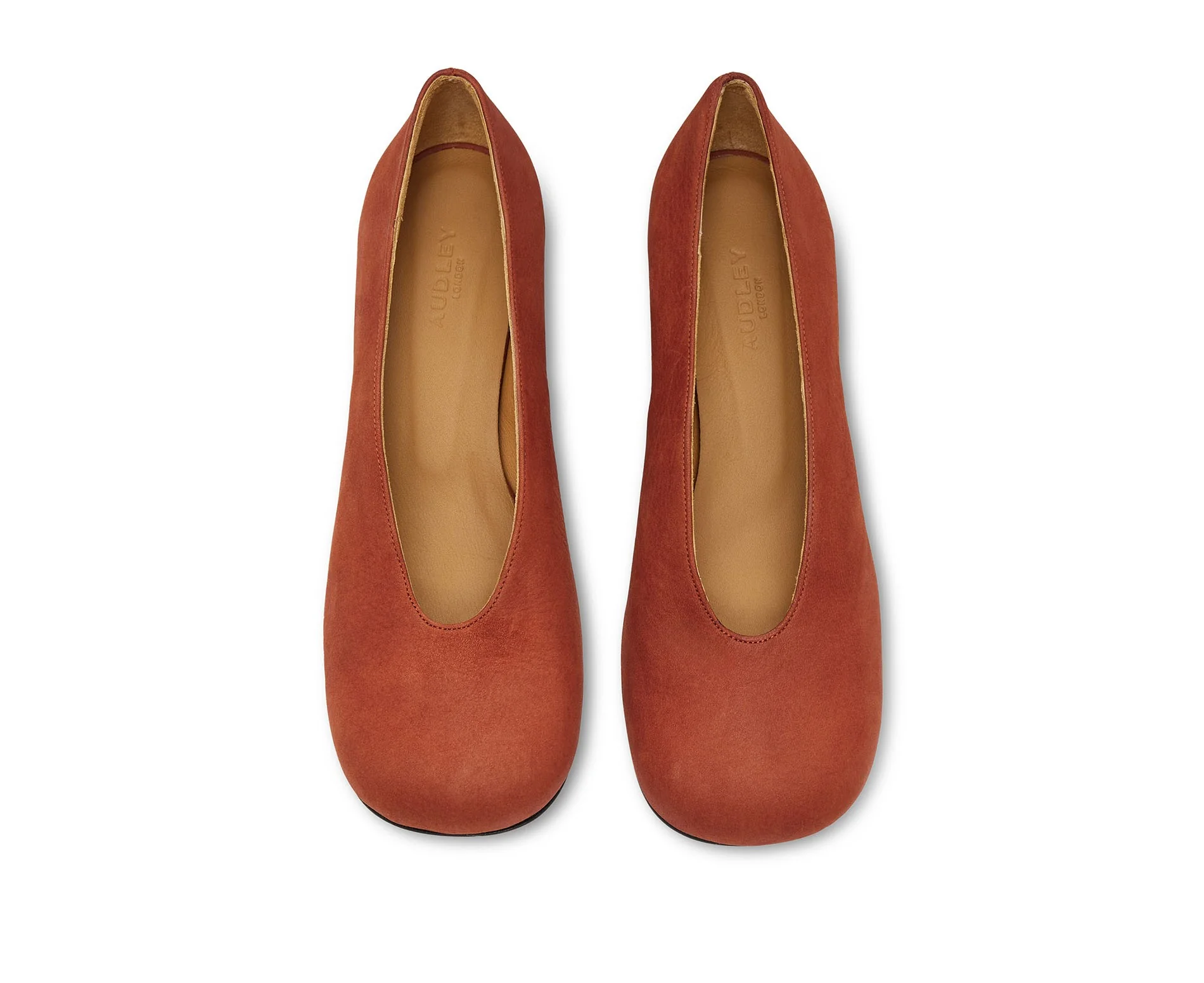 Zapato de mujer en piel con tacón bajo. Kamelia - Image 4