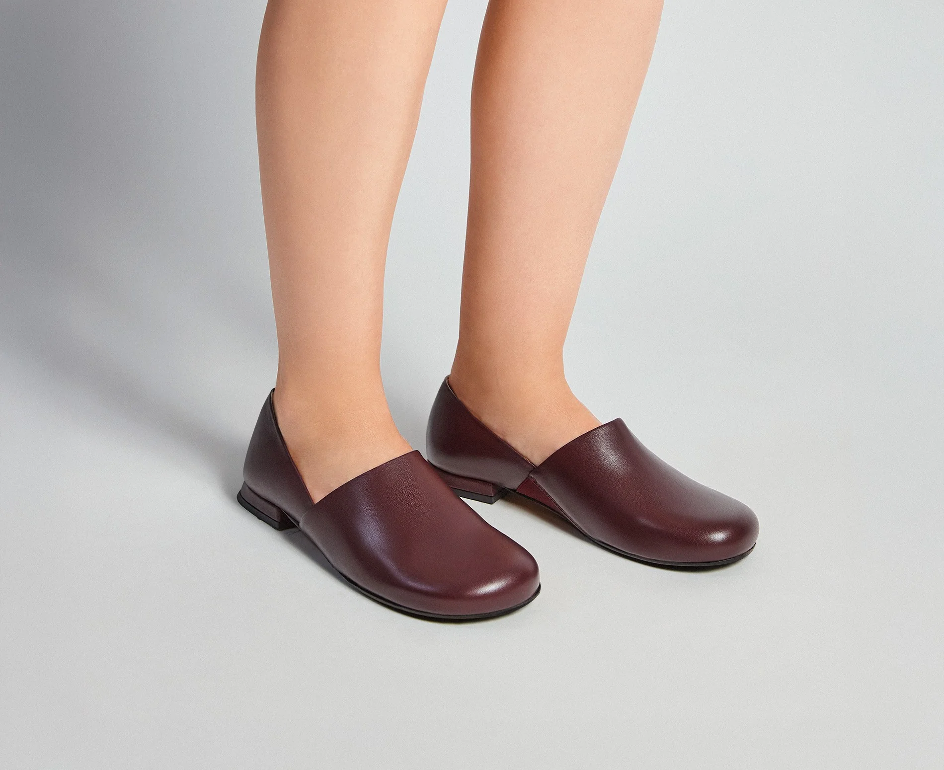 Zapato de mujer en piel con tacón bajo. Karina - Image 4