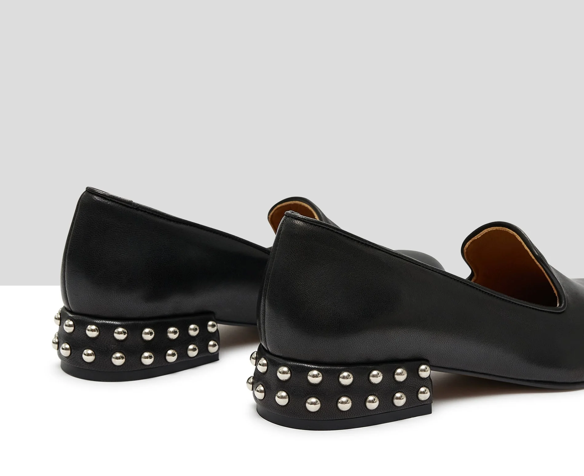 Zapato de mujer en piel con tacón bajo. Key - Image 3