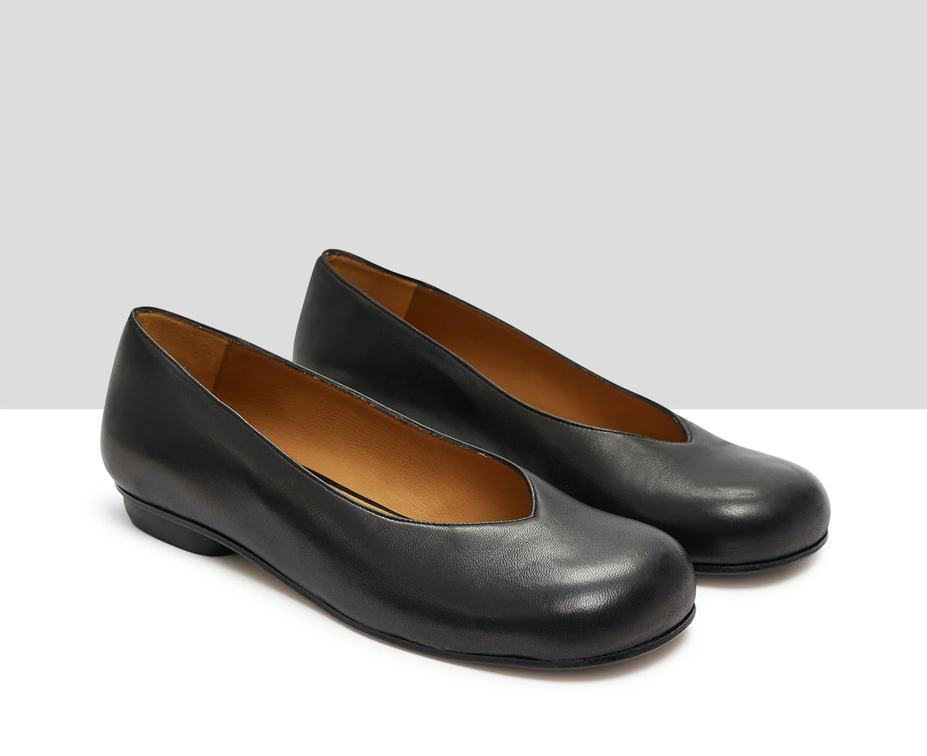 Zapato de mujer en piel con tacón bajo. Kia - Image 3