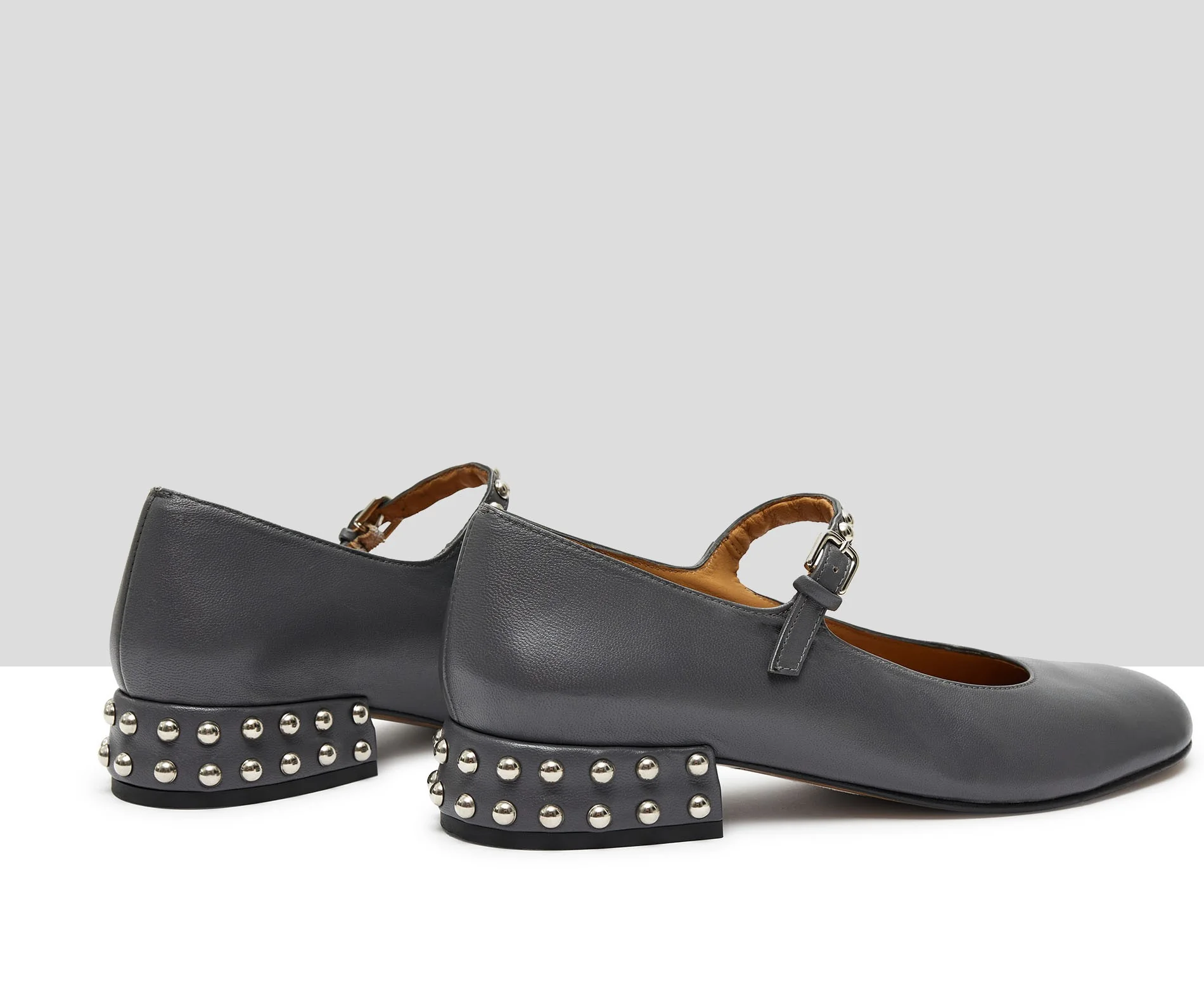 Zapato de mujer en piel con tacón bajo. Kimi - Image 4