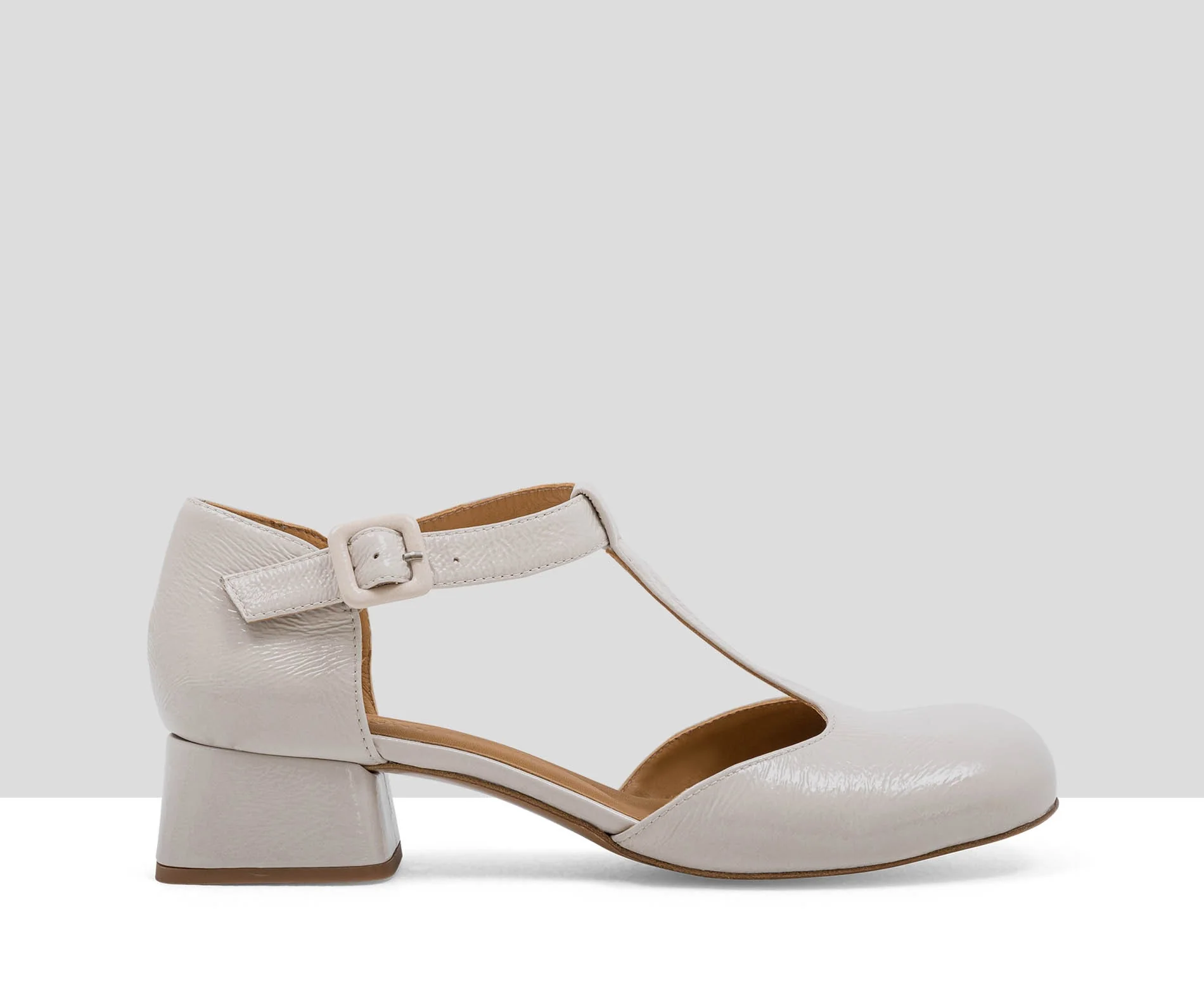 Zapato de mujer en piel con tacón bajo. Laika - Image 2