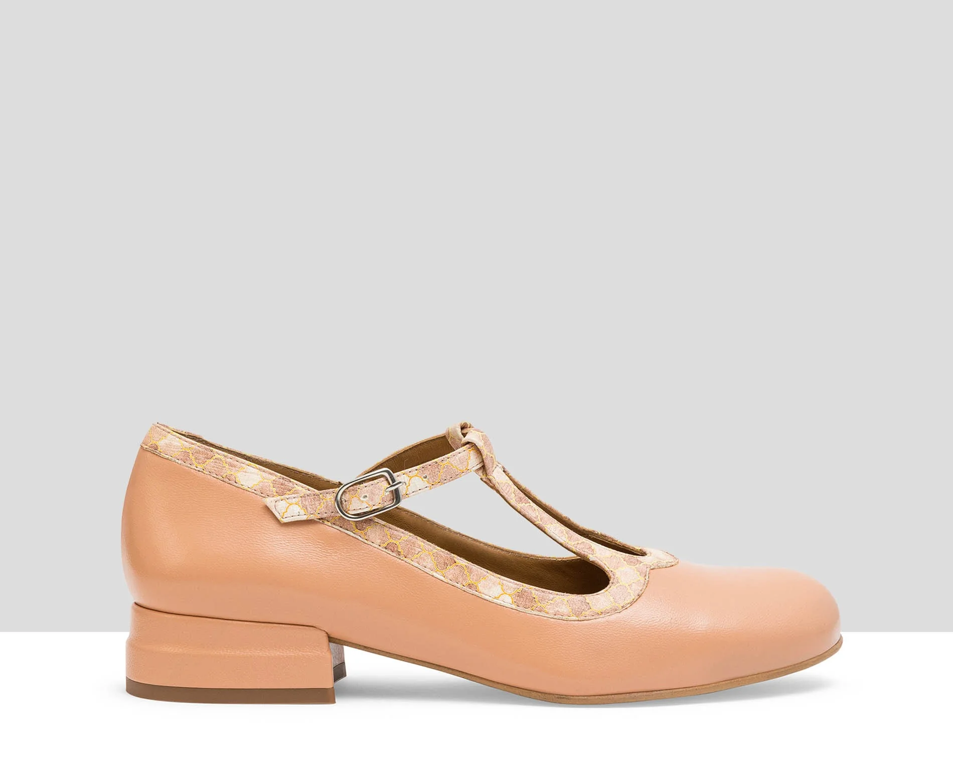 Zapato de mujer en piel con tacón bajo. Lais - Image 2
