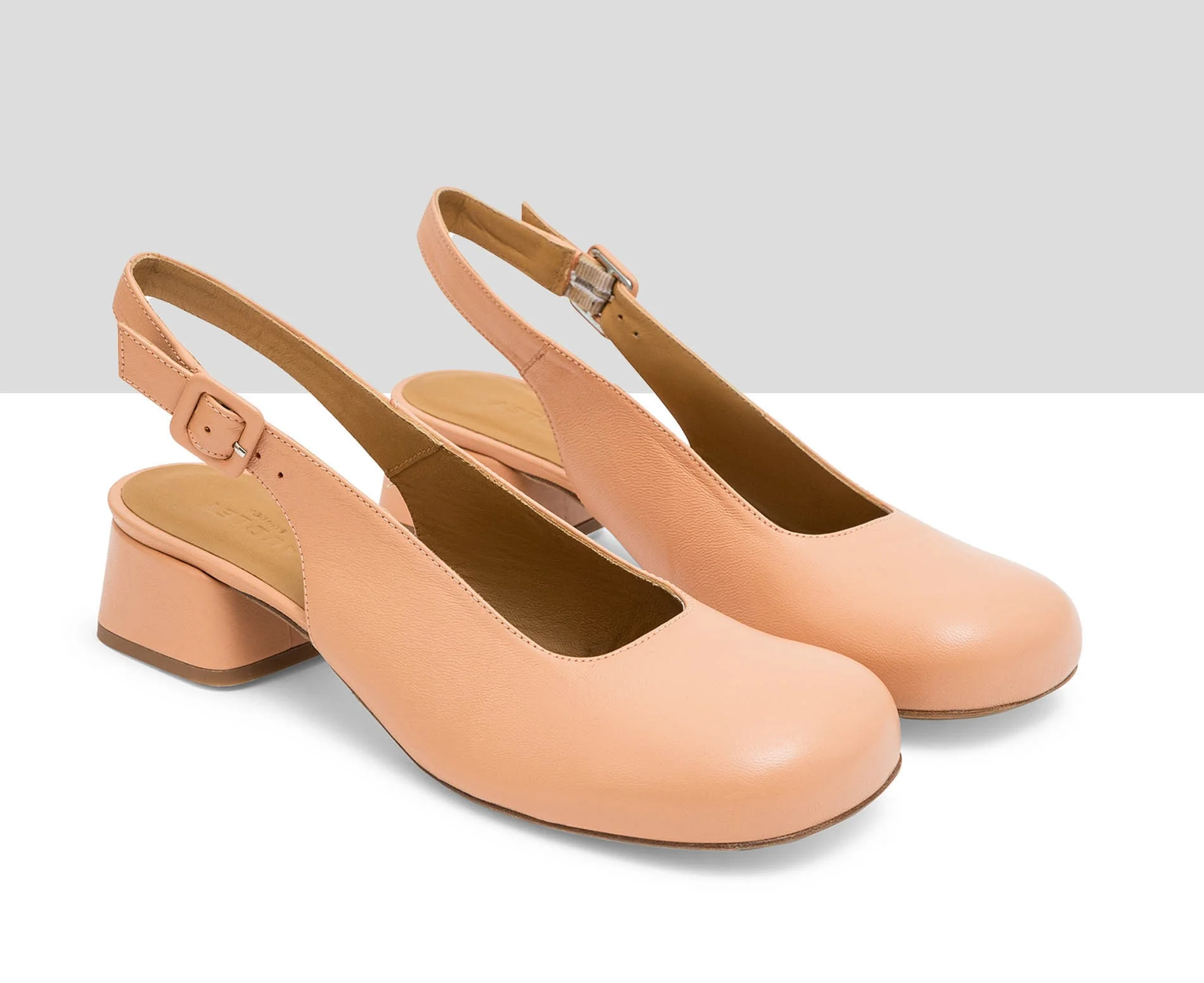 Zapato de mujer en piel con tacón bajo. Leni