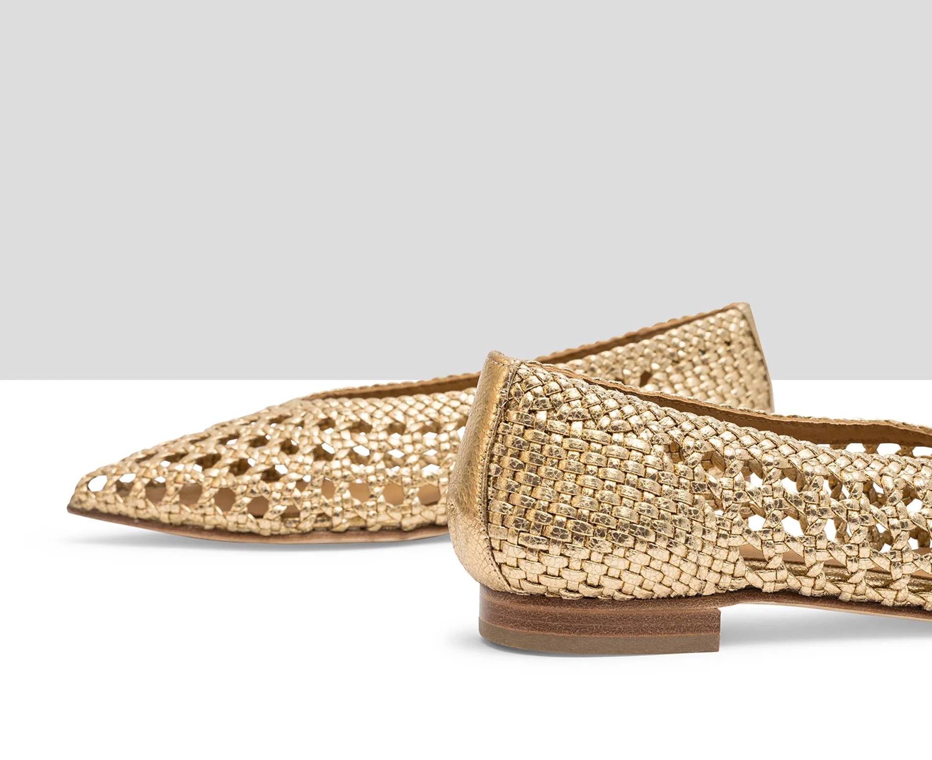 Zapato de mujer en piel con tacón bajo. Leydi - Image 4