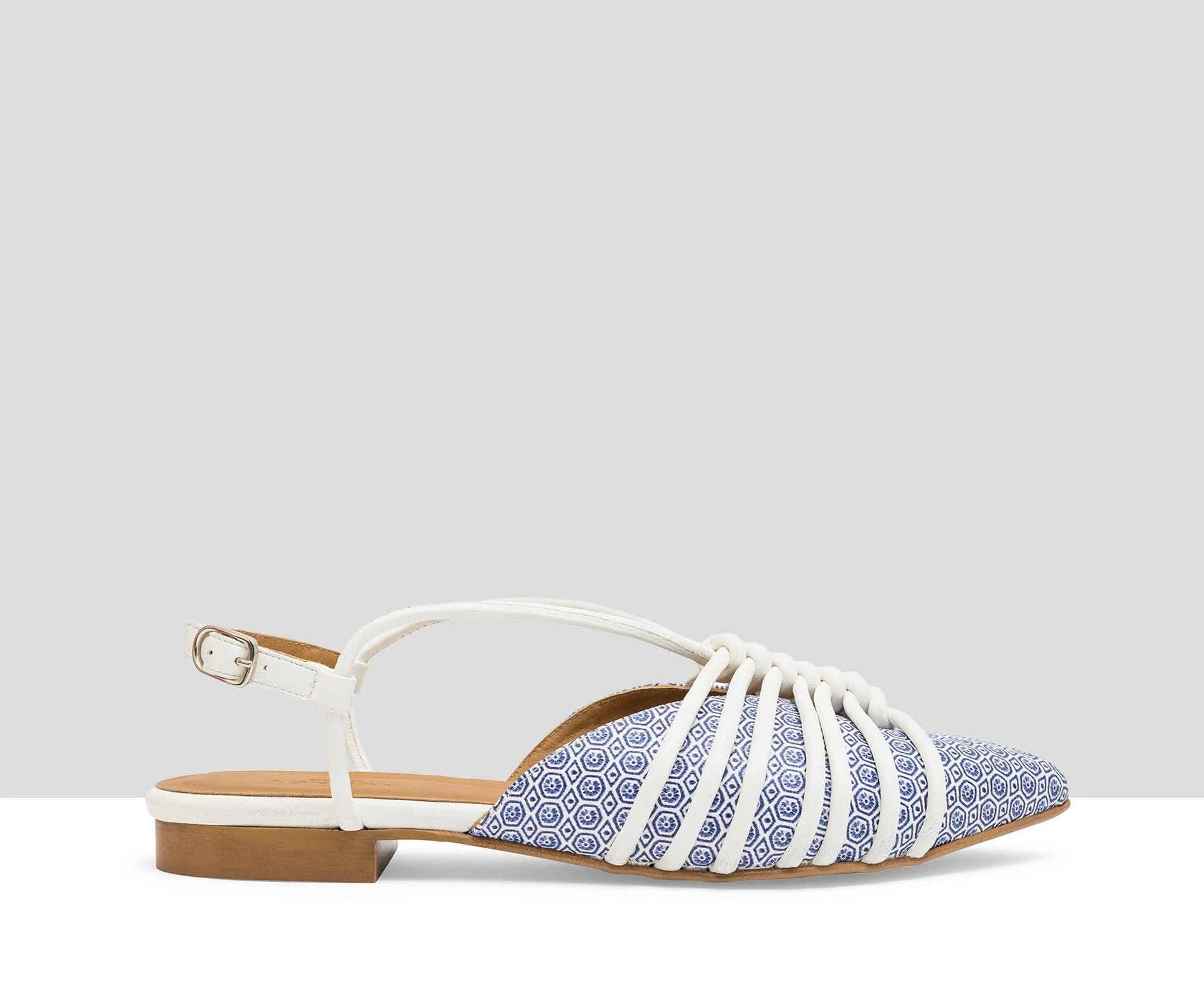 Zapato de mujer en piel con tacón bajo. Lia - Image 2