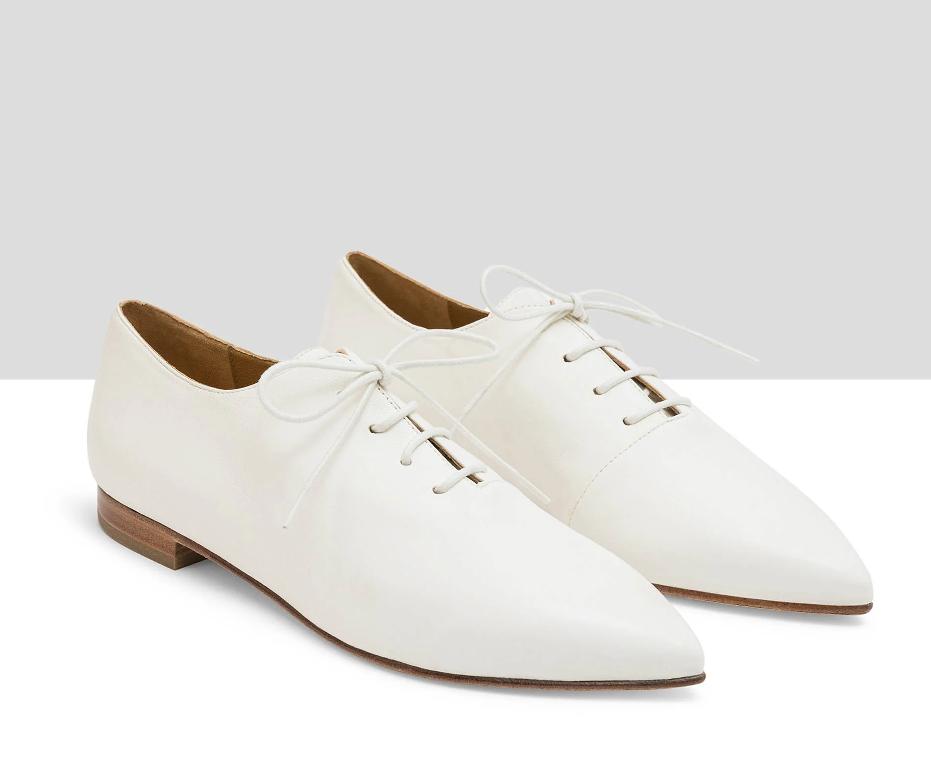 Zapato de mujer en piel con tacón bajo. Lika - Image 3