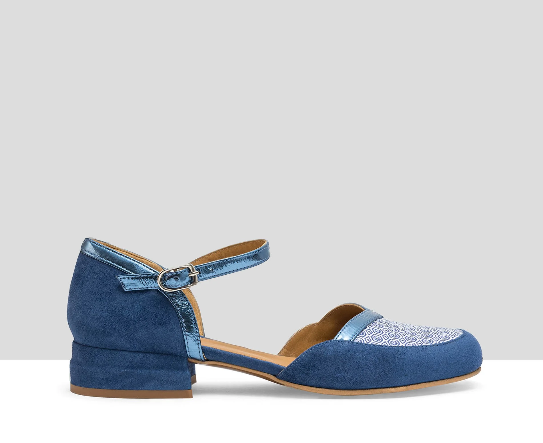 Zapato de mujer en piel con tacón bajo. Lina - Image 3
