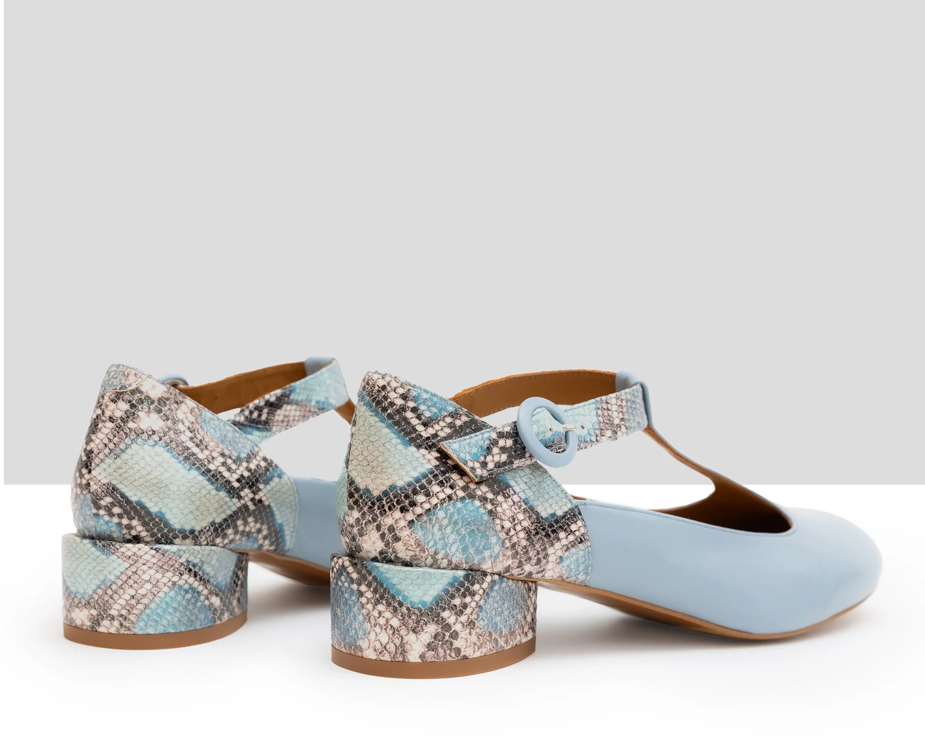 Zapato de mujer en piel con tacón bajo. Linara