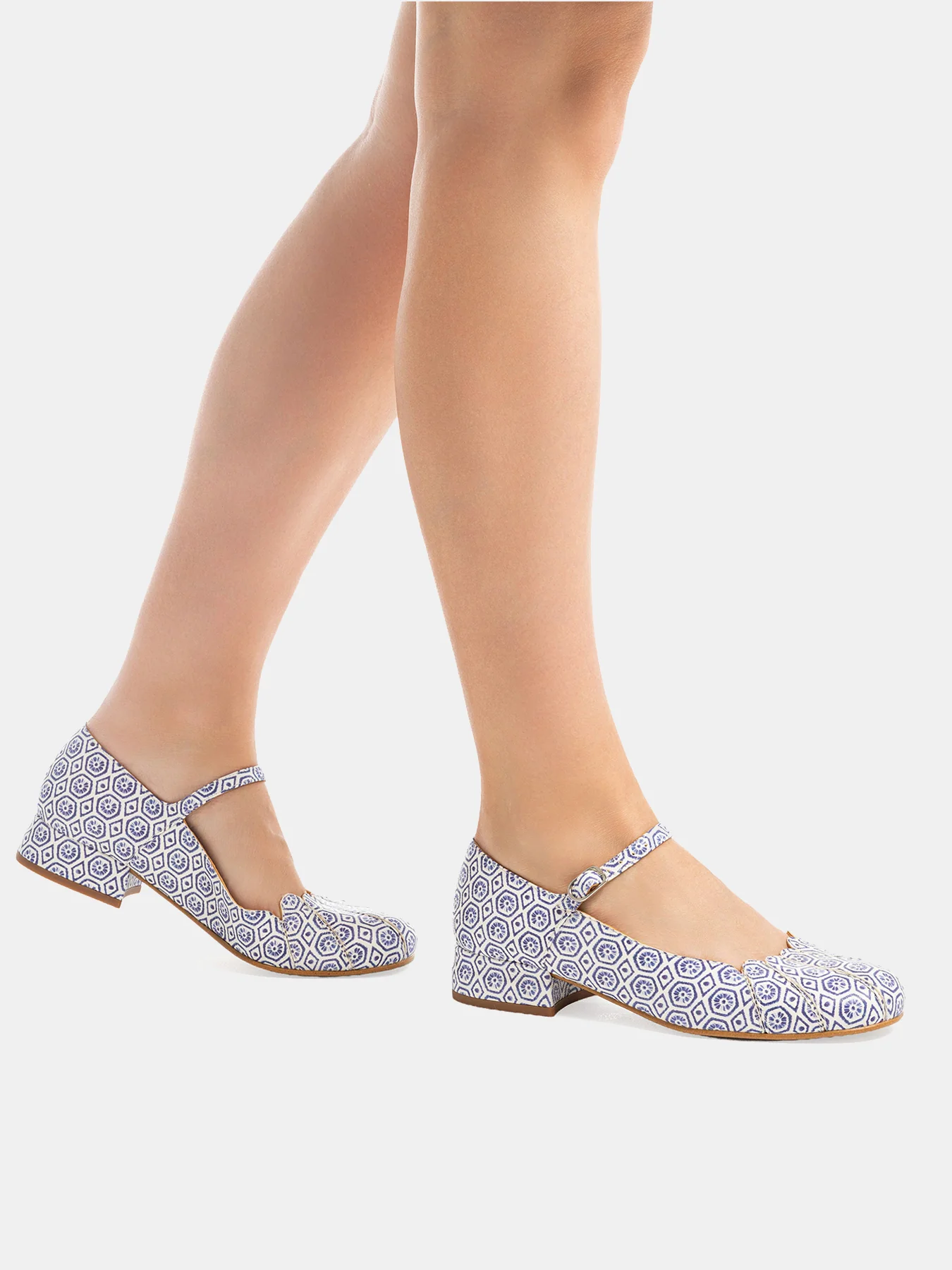 Zapato de mujer en piel con tacón bajo. Liz - Image 4