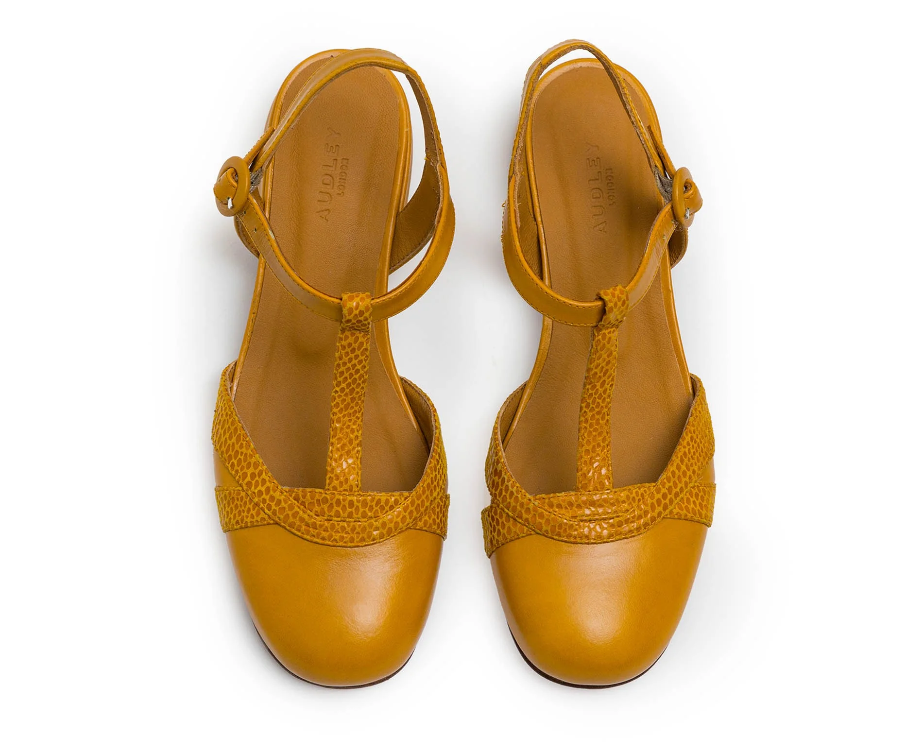 Zapato de mujer en piel con tacón bajo. Llanos - Image 3