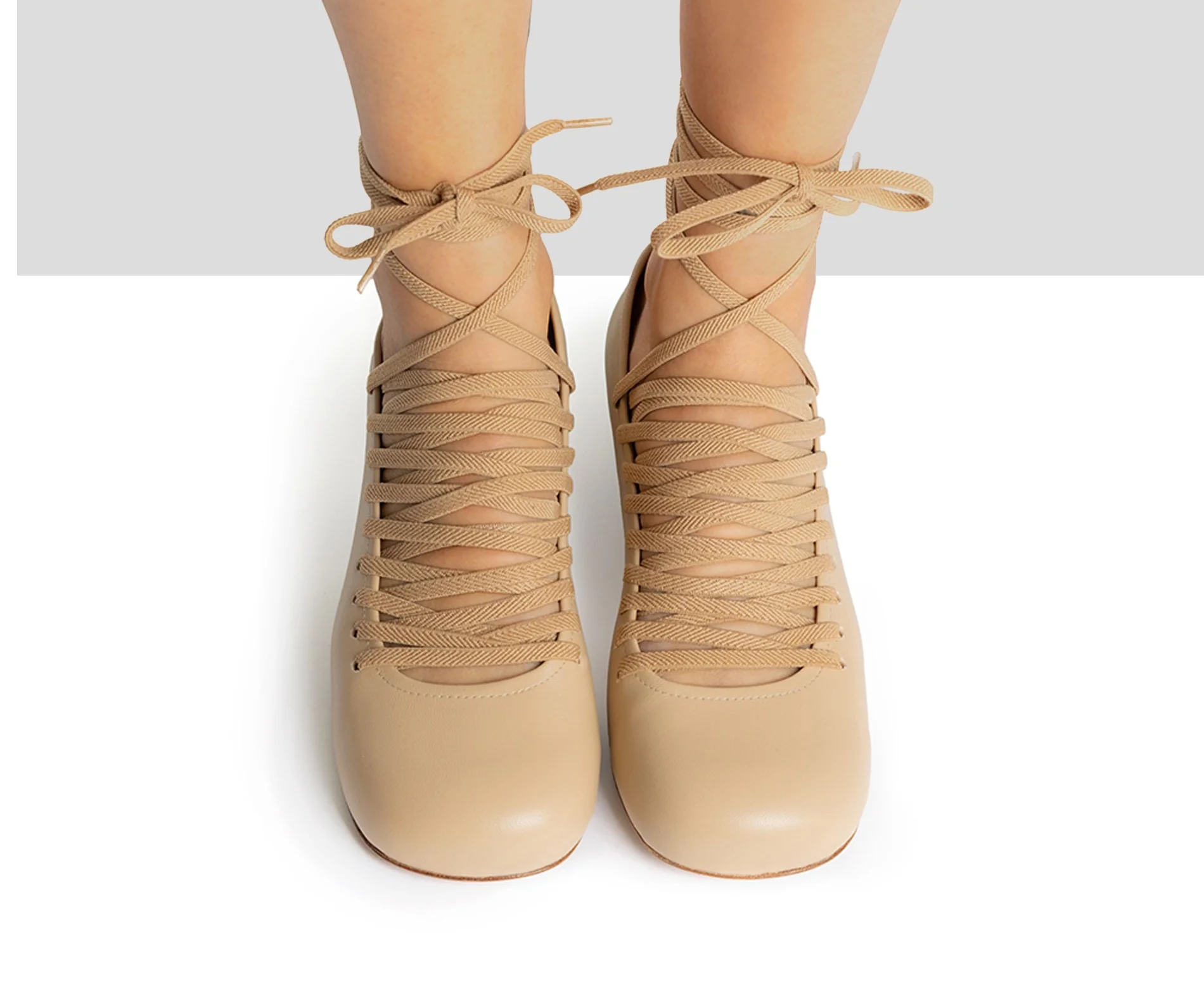 Zapato de mujer en piel con tacón bajo. Lorian
