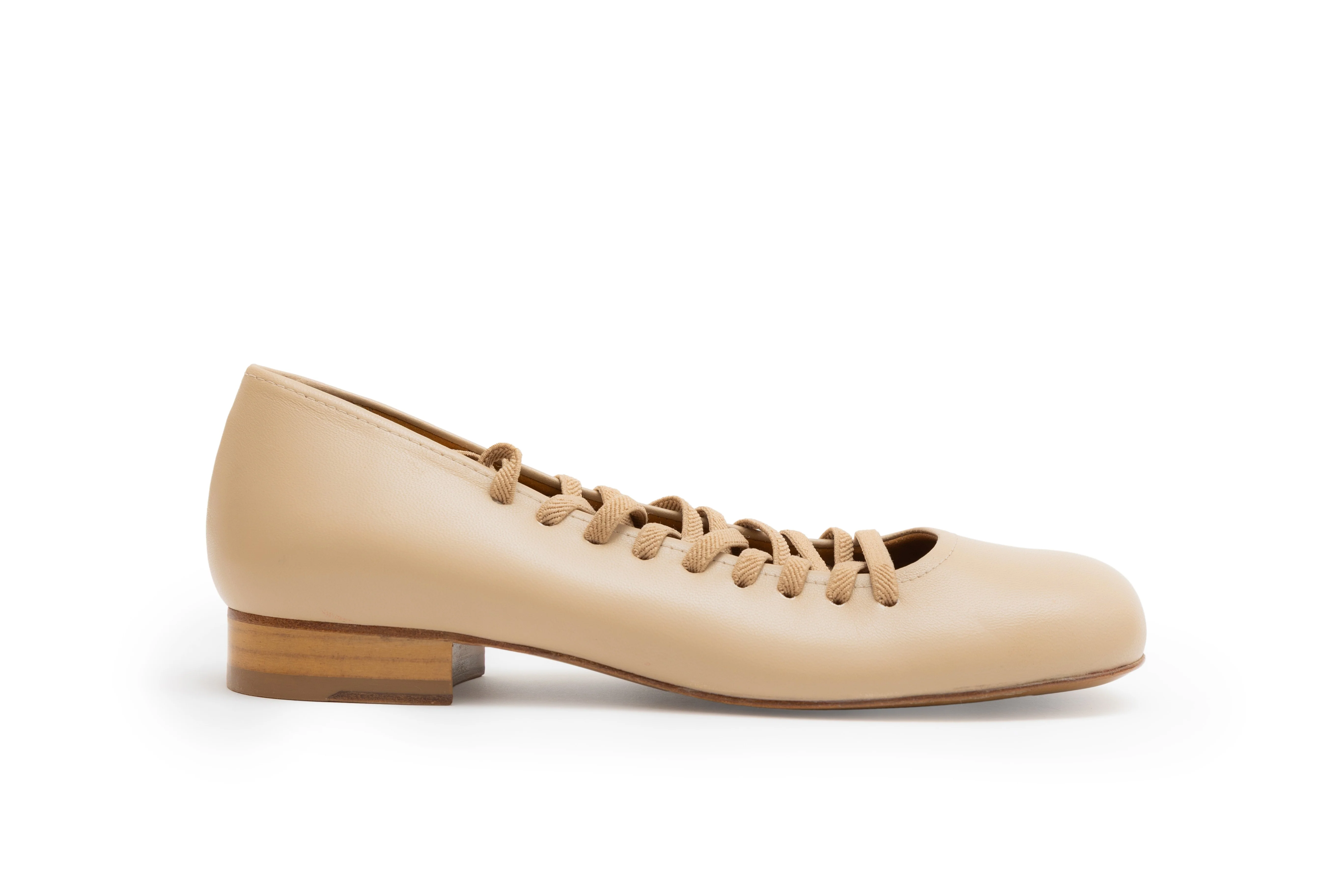 Zapato de mujer en piel con tacón bajo. Lorian - Image 2