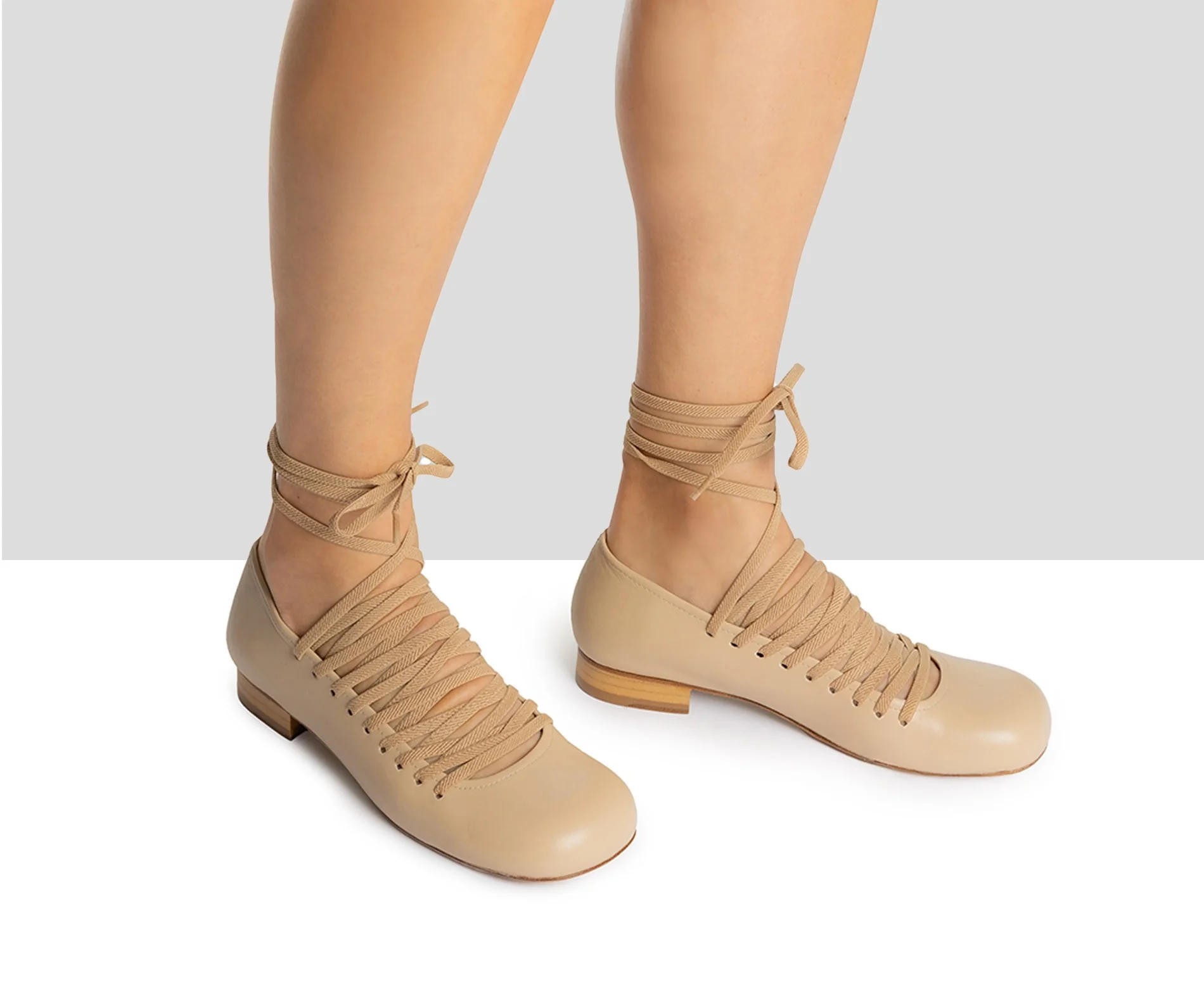 Zapato de mujer en piel con tacón bajo. Lorian - Image 6