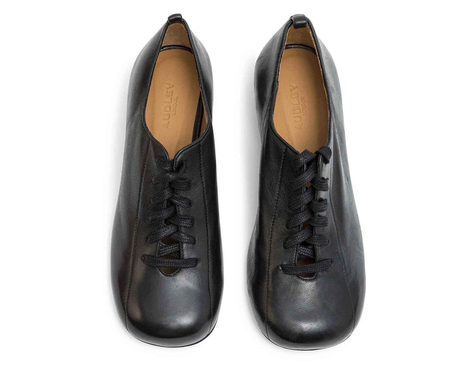 Zapato de mujer en piel con tacón bajo. Lory - Image 3