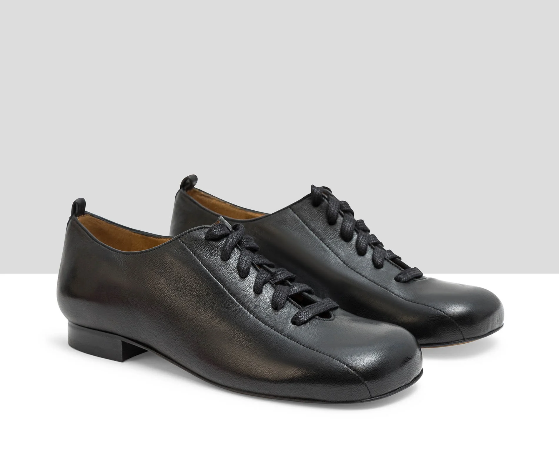 Zapato de mujer en piel con tacón bajo. Lory - Image 4