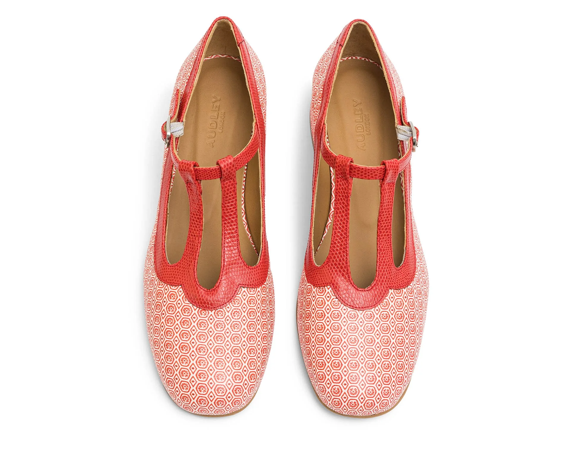 Zapato de mujer en piel con tacón bajo. Lucia