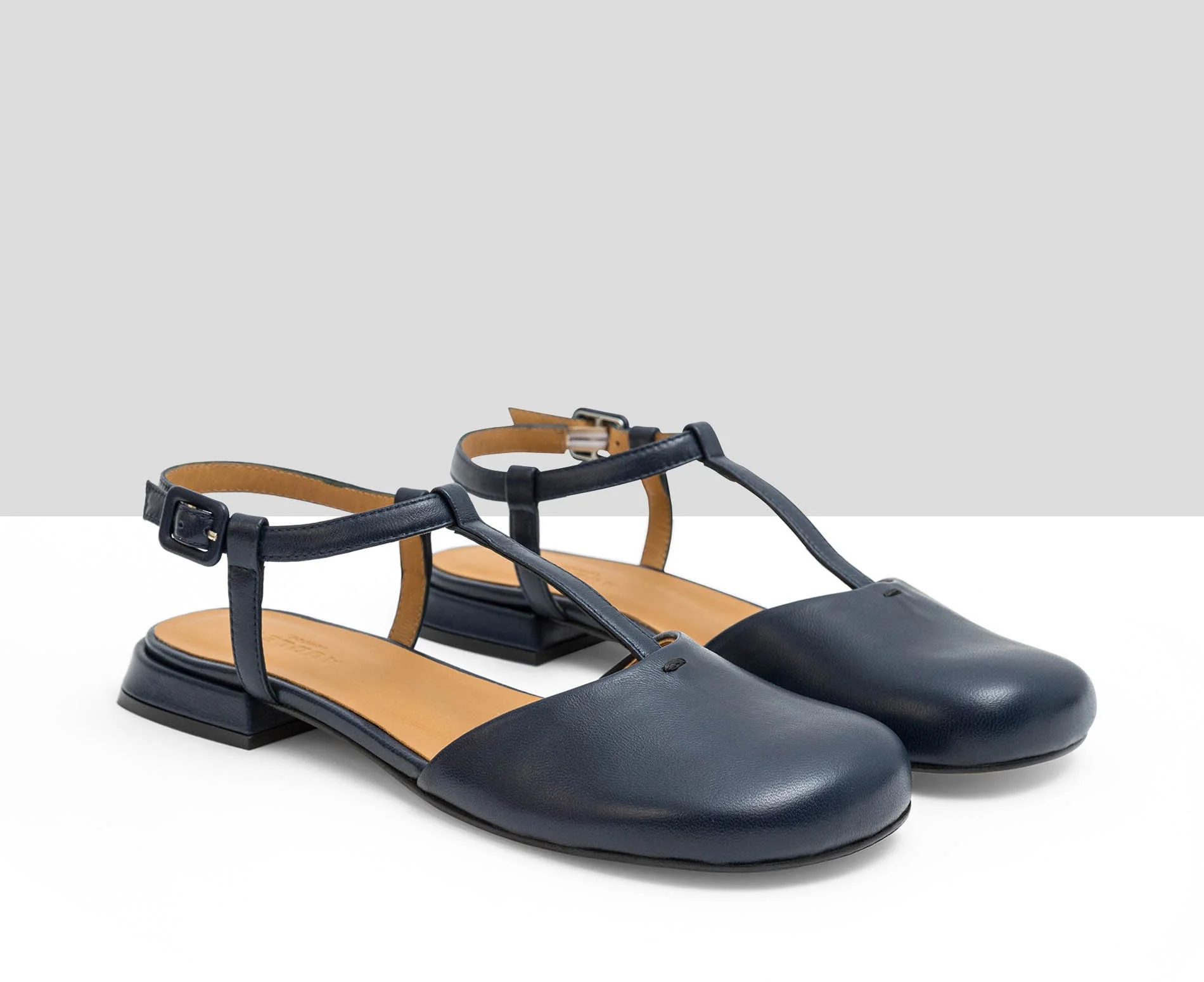 Zapato de mujer en piel con tacón bajo. Lumi - Image 3