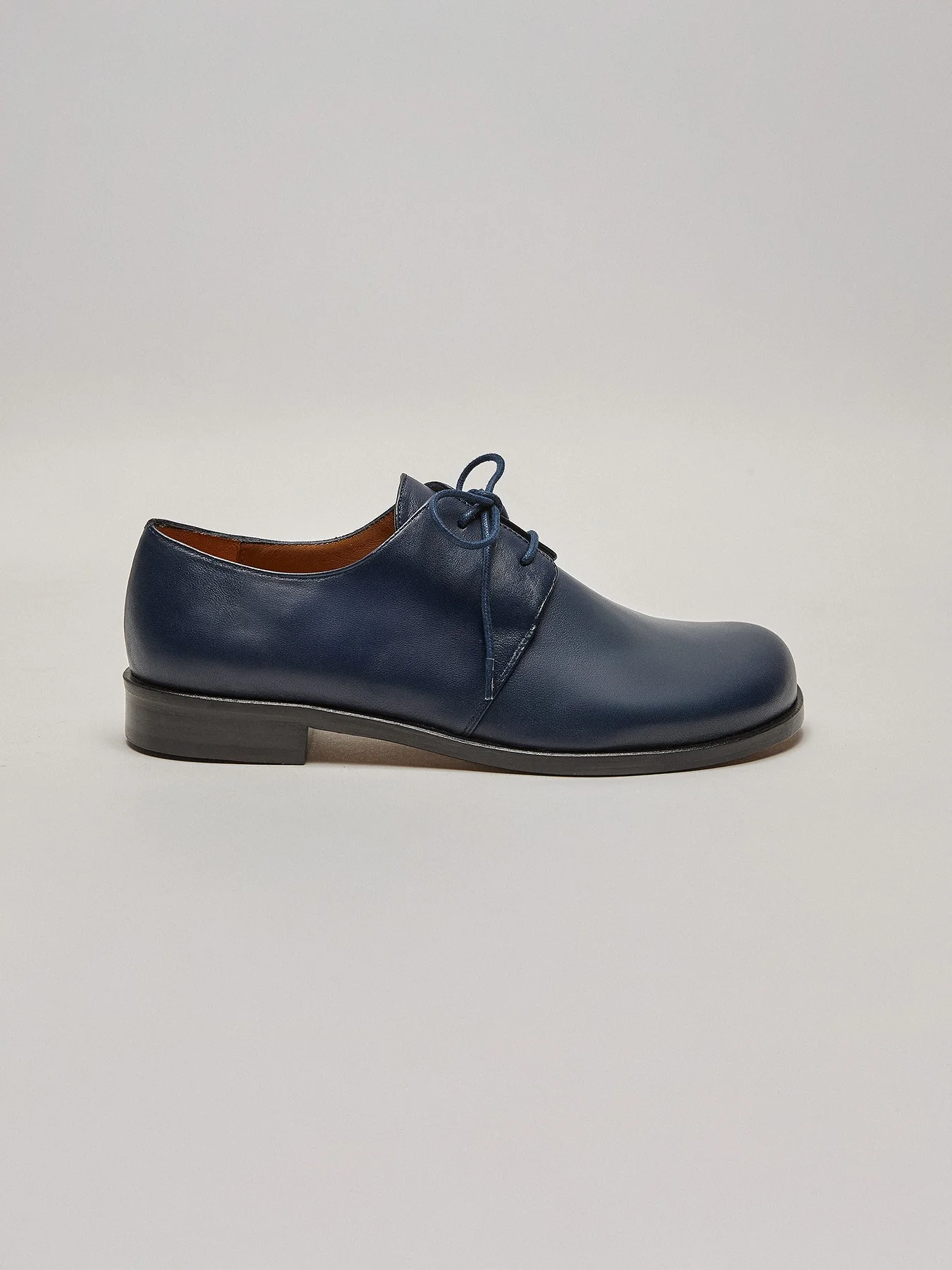 Zapato de mujer en piel con tacón bajo. Madison - Image 2