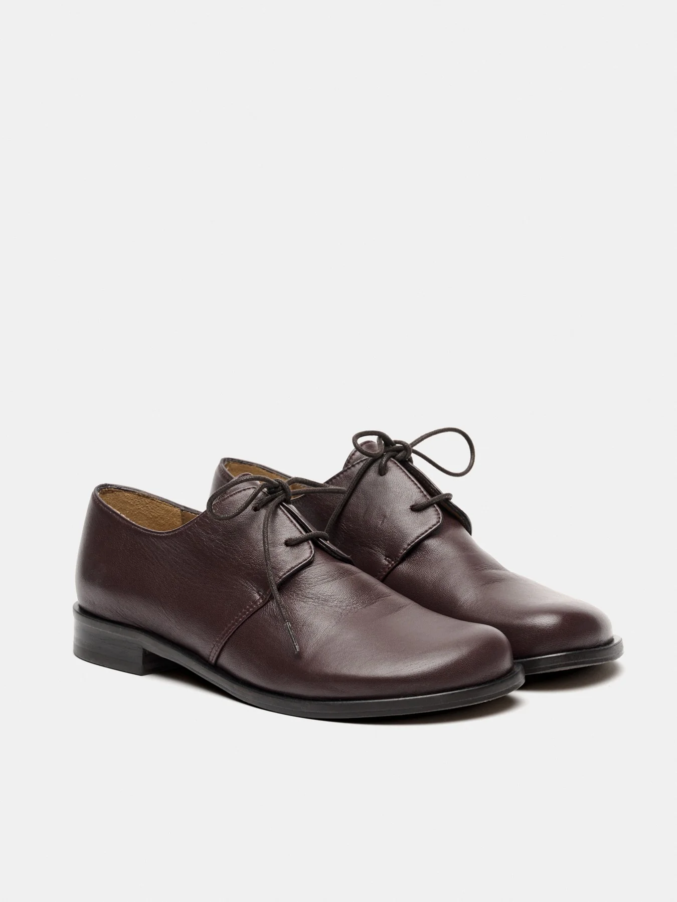 Zapato de mujer en piel con tacón bajo. Malu - Image 3