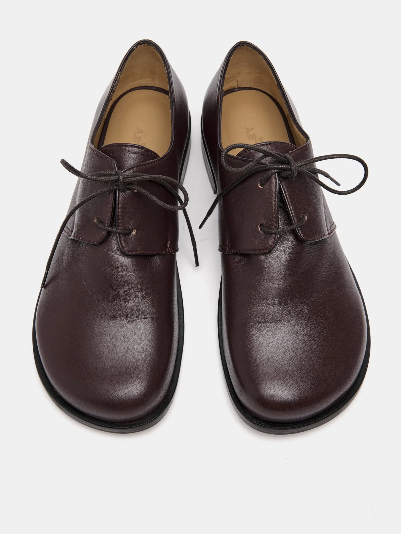 Zapato de mujer en piel con tacón bajo. Malu - Image 4