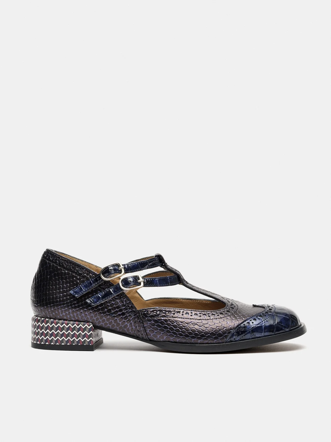 Zapato de mujer en piel con tacón bajo. Mar - Image 2