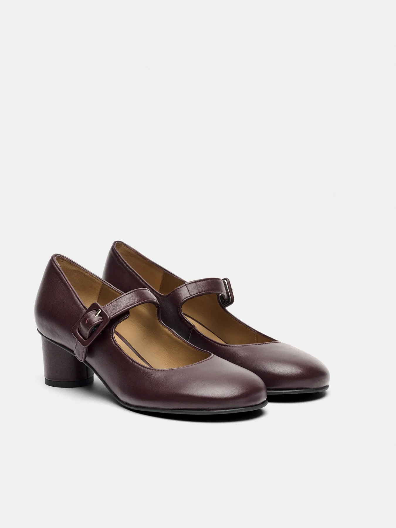 Zapato de mujer en piel con tacón bajo. Margit - Image 2