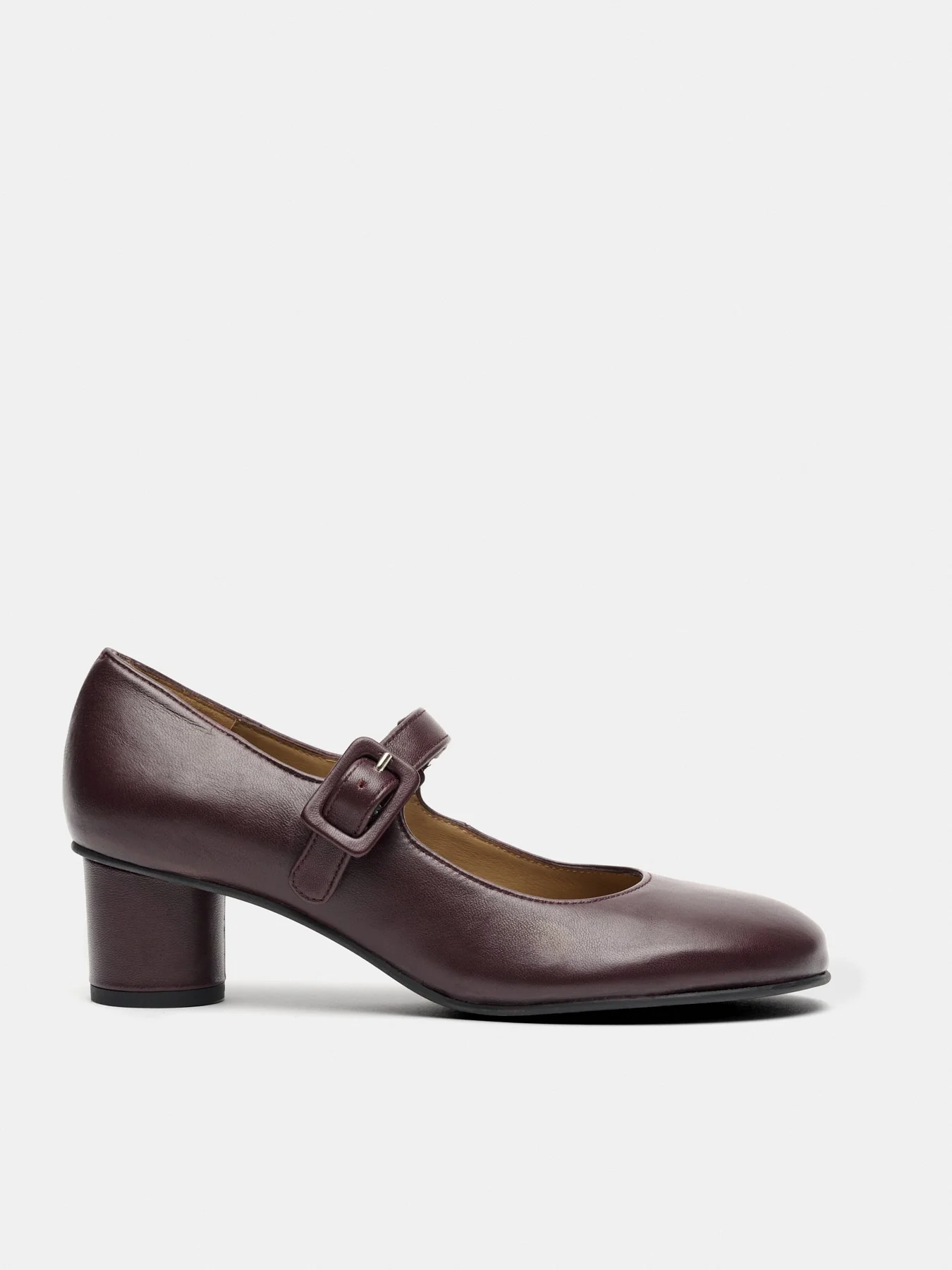 Zapato de mujer en piel con tacón bajo. Margit - Image 3
