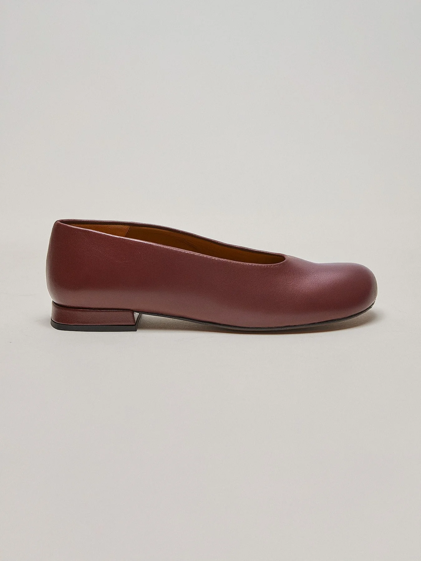 Zapato de mujer en piel con tacón bajo. Marisol - Image 2