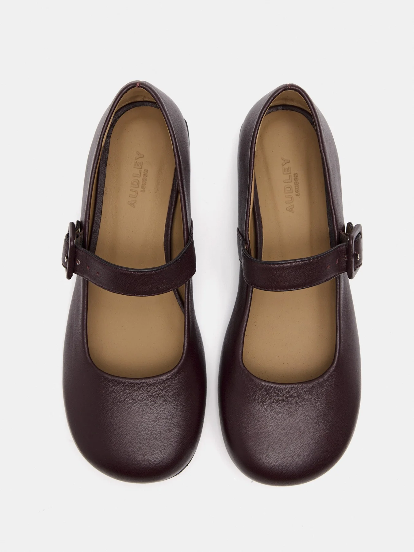 Zapato de mujer en piel con tacón bajo. Mavi - Image 3