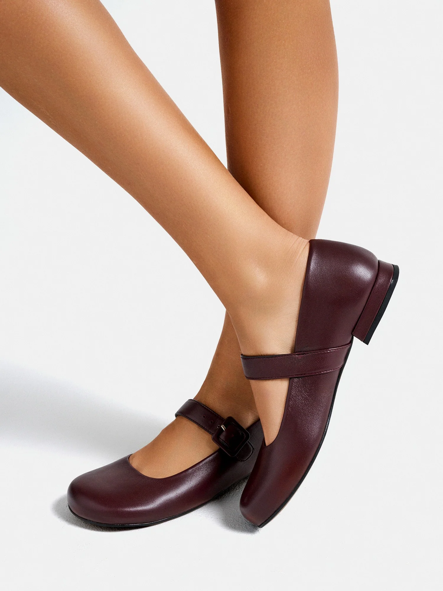 Zapato de mujer en piel con tacón bajo. Mavi - Image 4