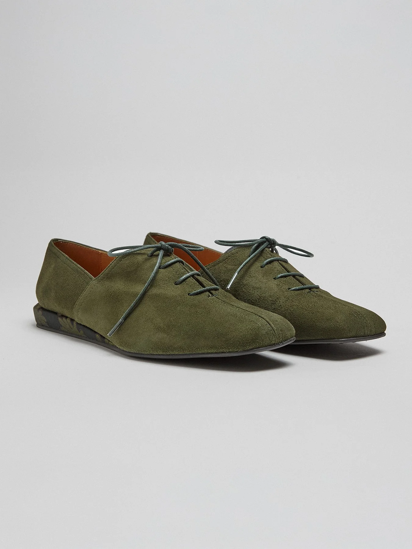 Zapato de mujer en piel con tacón bajo. Maya - Image 3