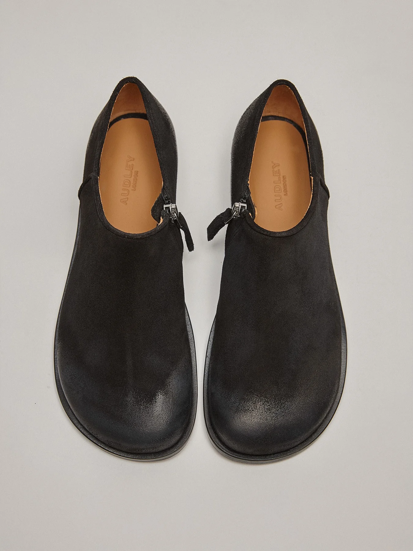 Zapato de mujer en piel con tacón bajo. Meiko - Image 3