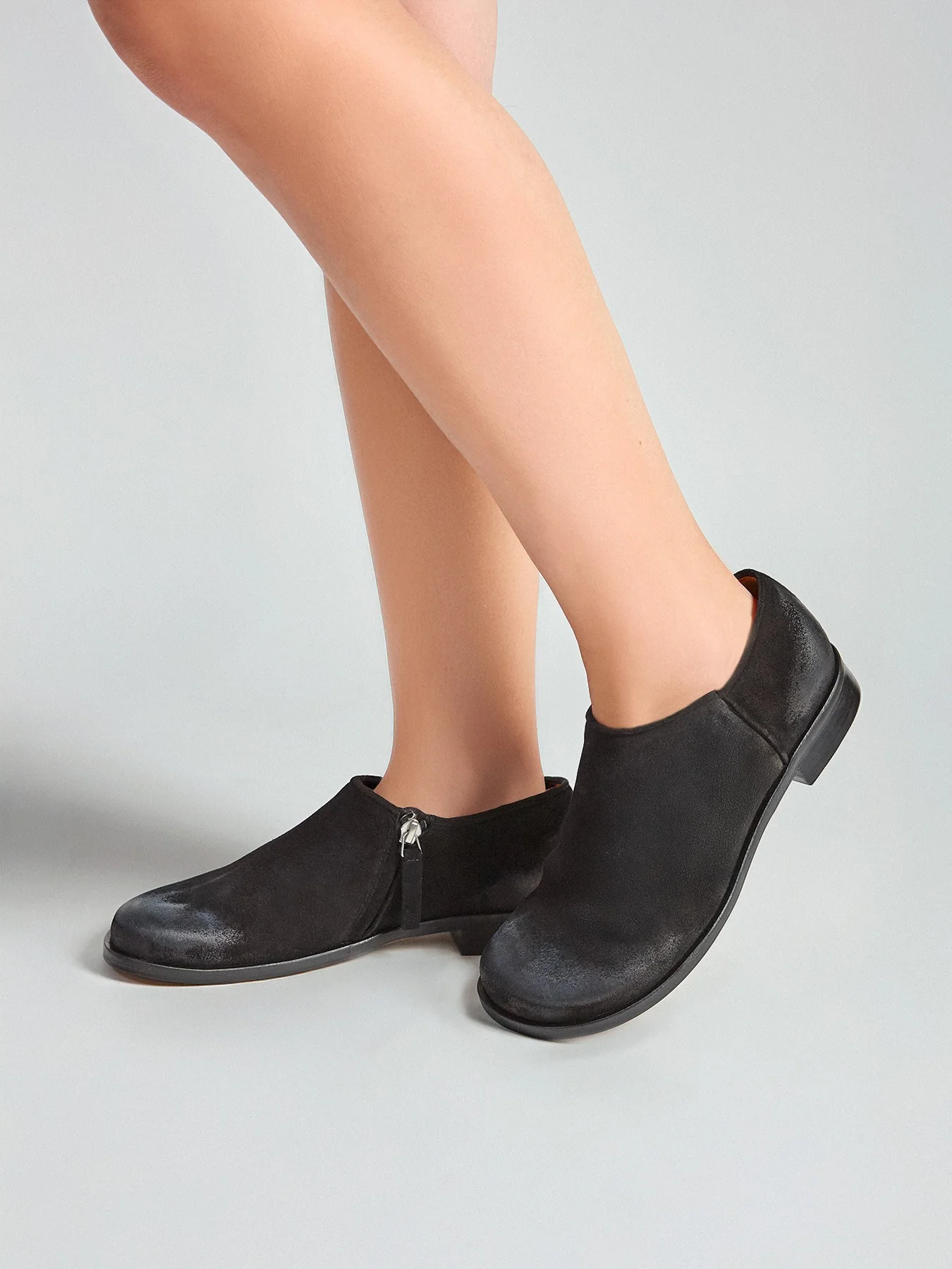 Zapato de mujer en piel con tacón bajo. Meiko - Image 4