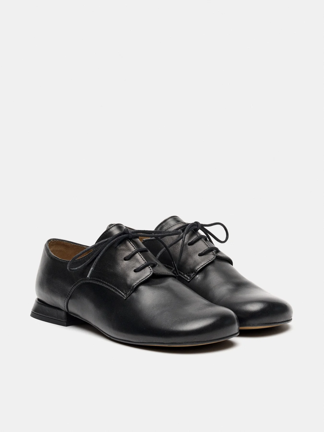 Zapato de mujer en piel con tacón bajo. Melva - Image 3