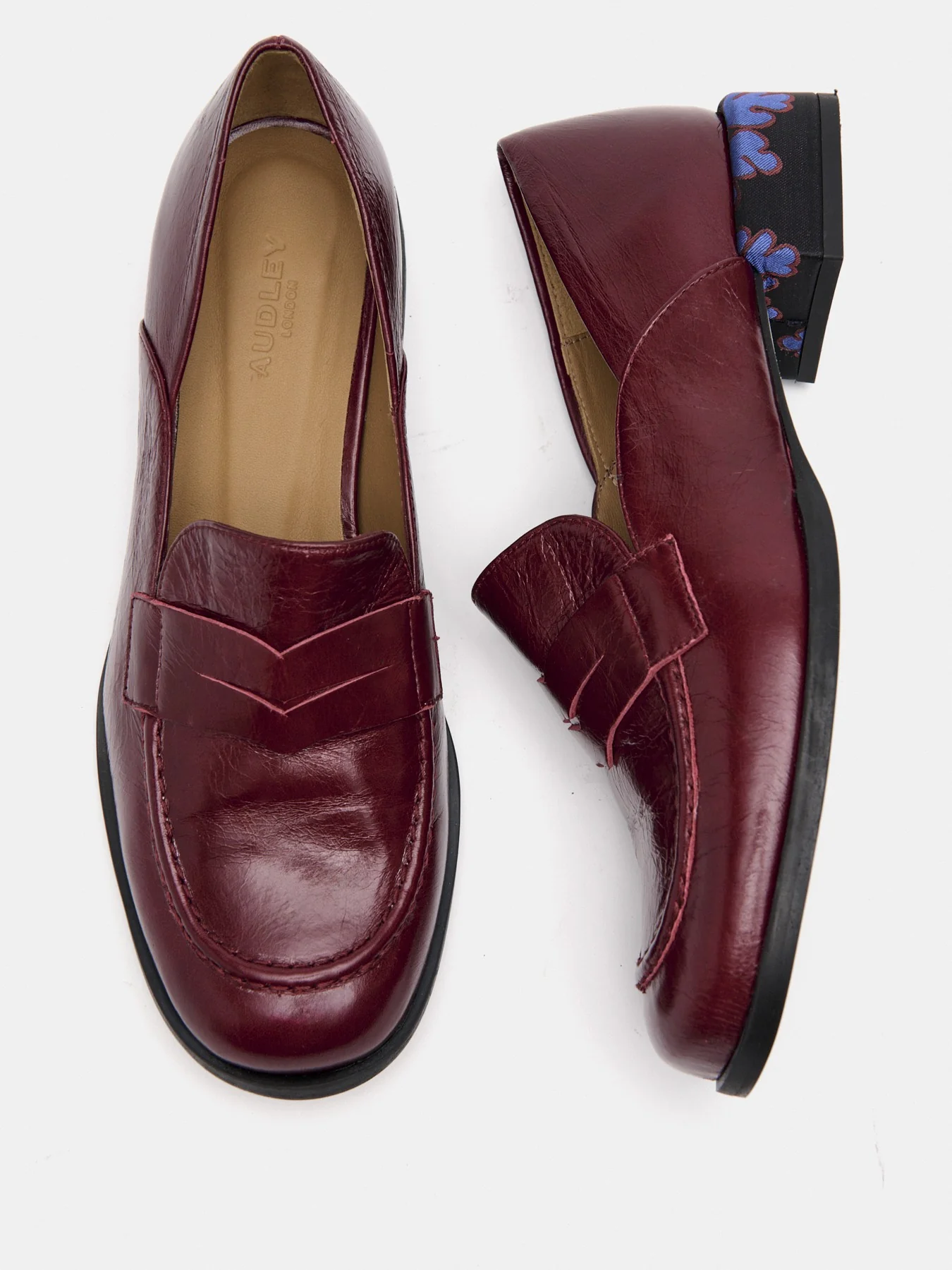 Zapato de mujer en piel con tacón bajo. Mena - Image 3