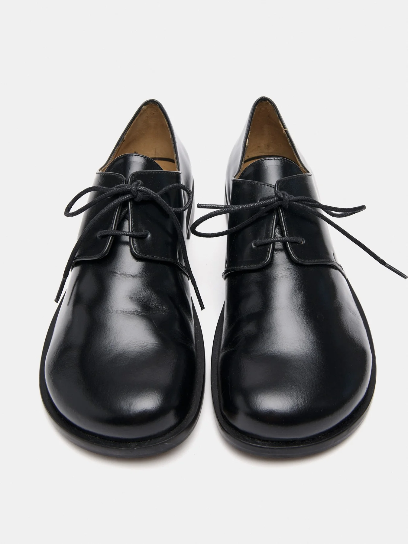 Zapato de mujer en piel con tacón bajo. Michi - Image 3