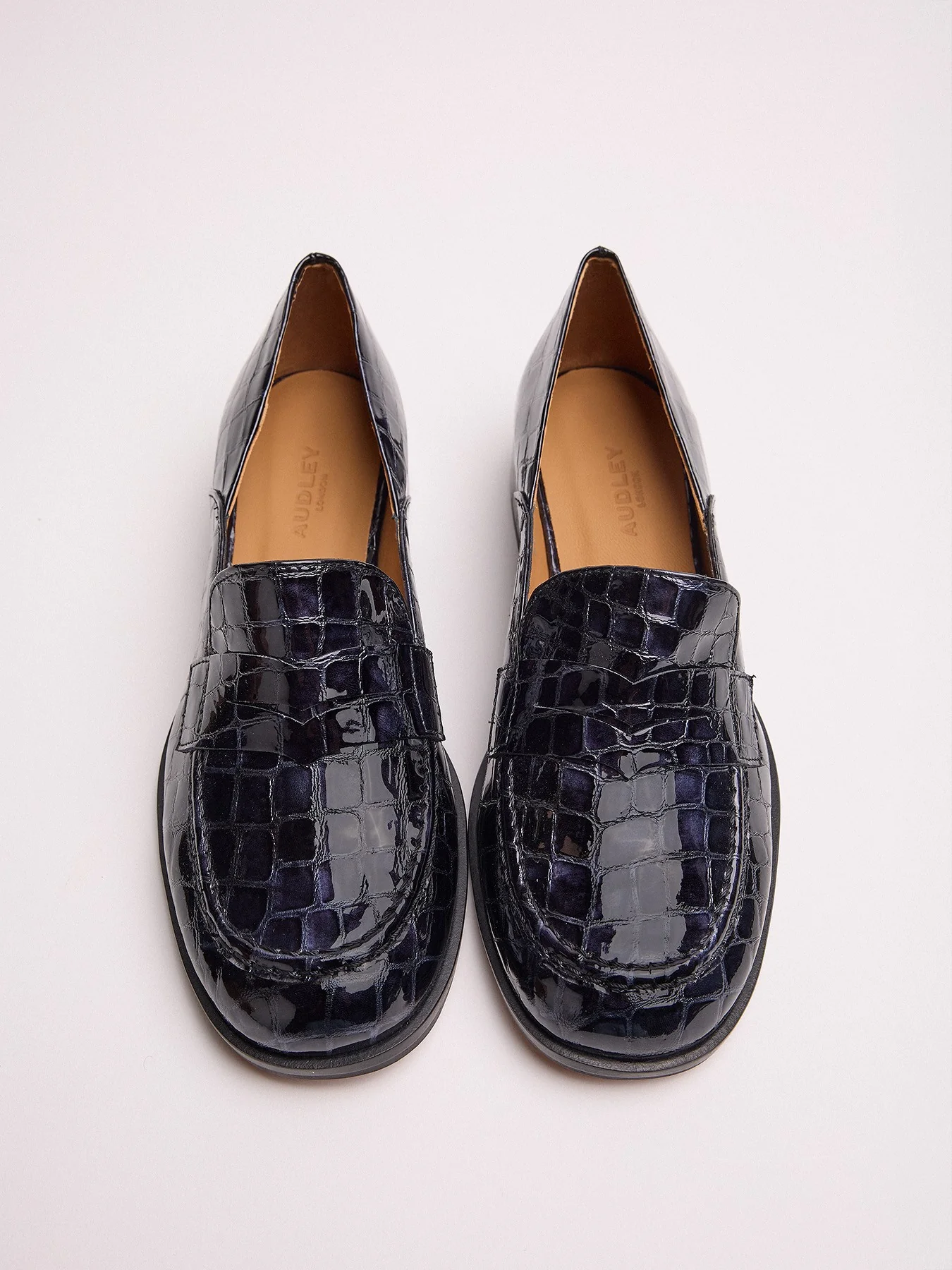 Zapato de mujer en piel con tacón bajo. Miko - Image 2