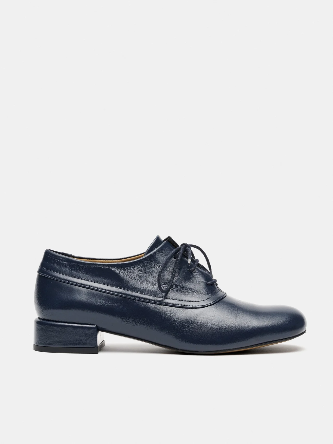 Zapato de mujer en piel con tacón bajo. Mila - Image 2